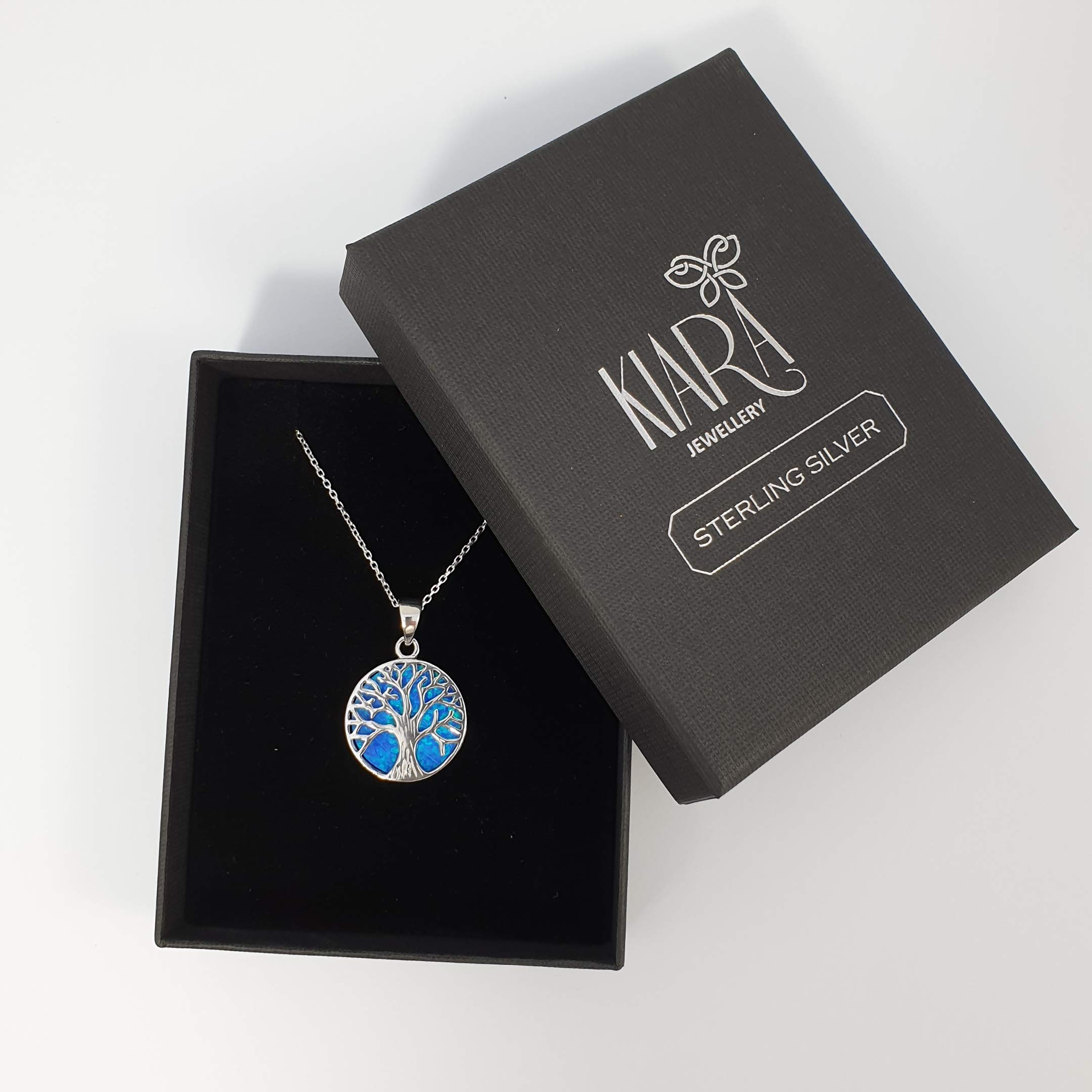 Cadena de corte diamante chapada en rodio de aproximadamente 46 cm con colgante de plata de ley 925 chapado en rodio con diseño de árbol de la vida sobre un disco de ópalo azul