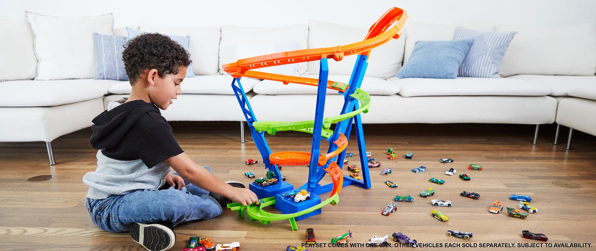 Hot Wheels HJT51 - Action Crash-Spirale Autorennbahn mit Crash-Zonen und Batterie-betriebenem Beschleuniger, enthält 1 Spielzeugauto, Spielzeug für Kinder ab 5 Jahren