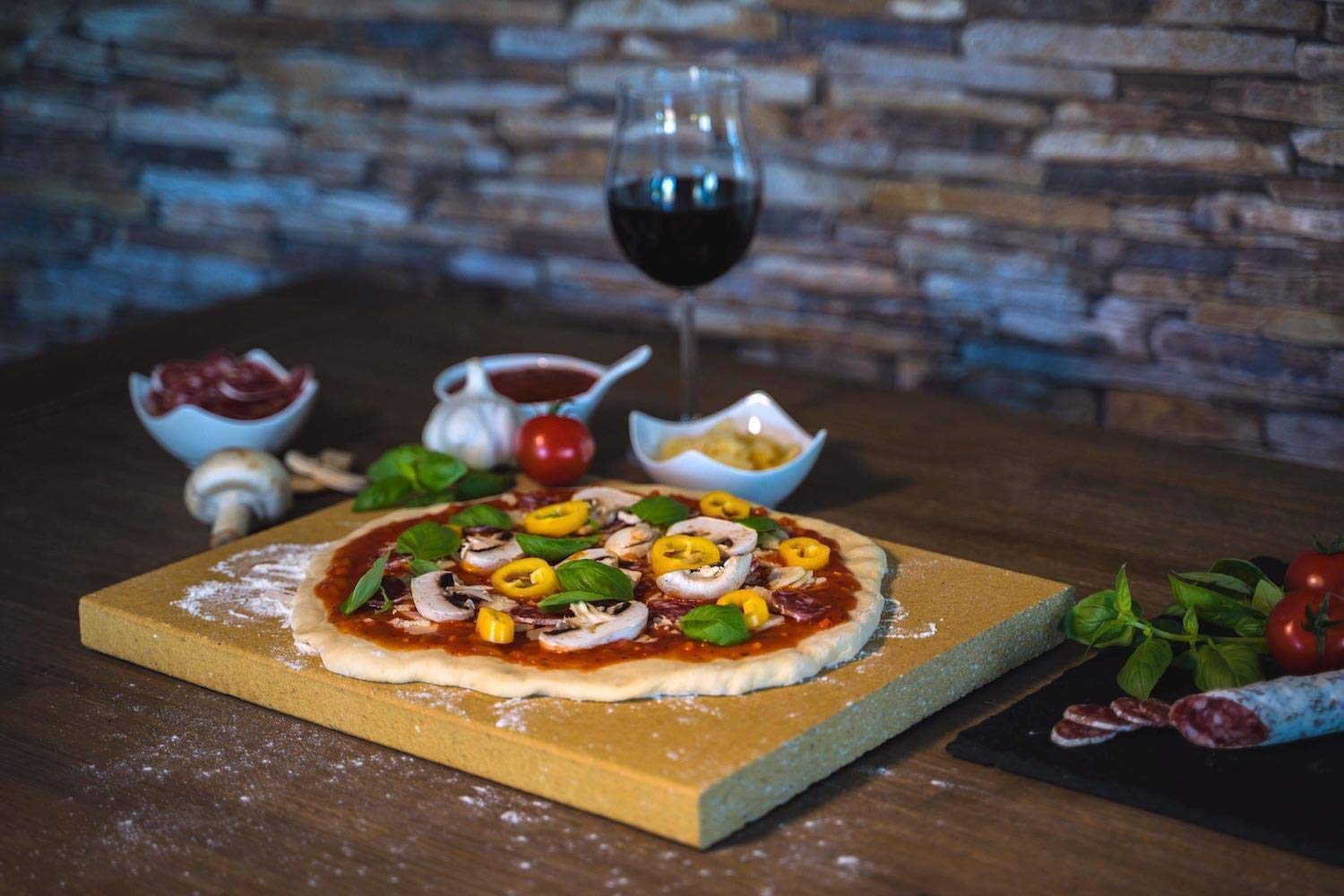 Pietra refrattaria per pizza con manico in legno