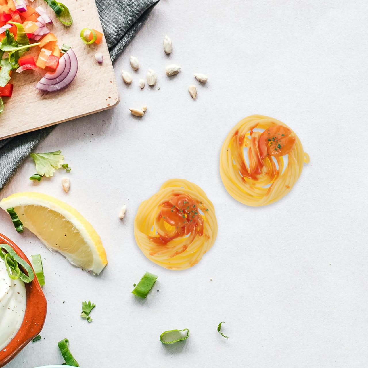 Supvox 2 pezzi di spaghetti modello con gamberetti realistici per pasta artificiale per ristorante, durevole, finto cibo, versatile come decorazione da tavolo fotografica