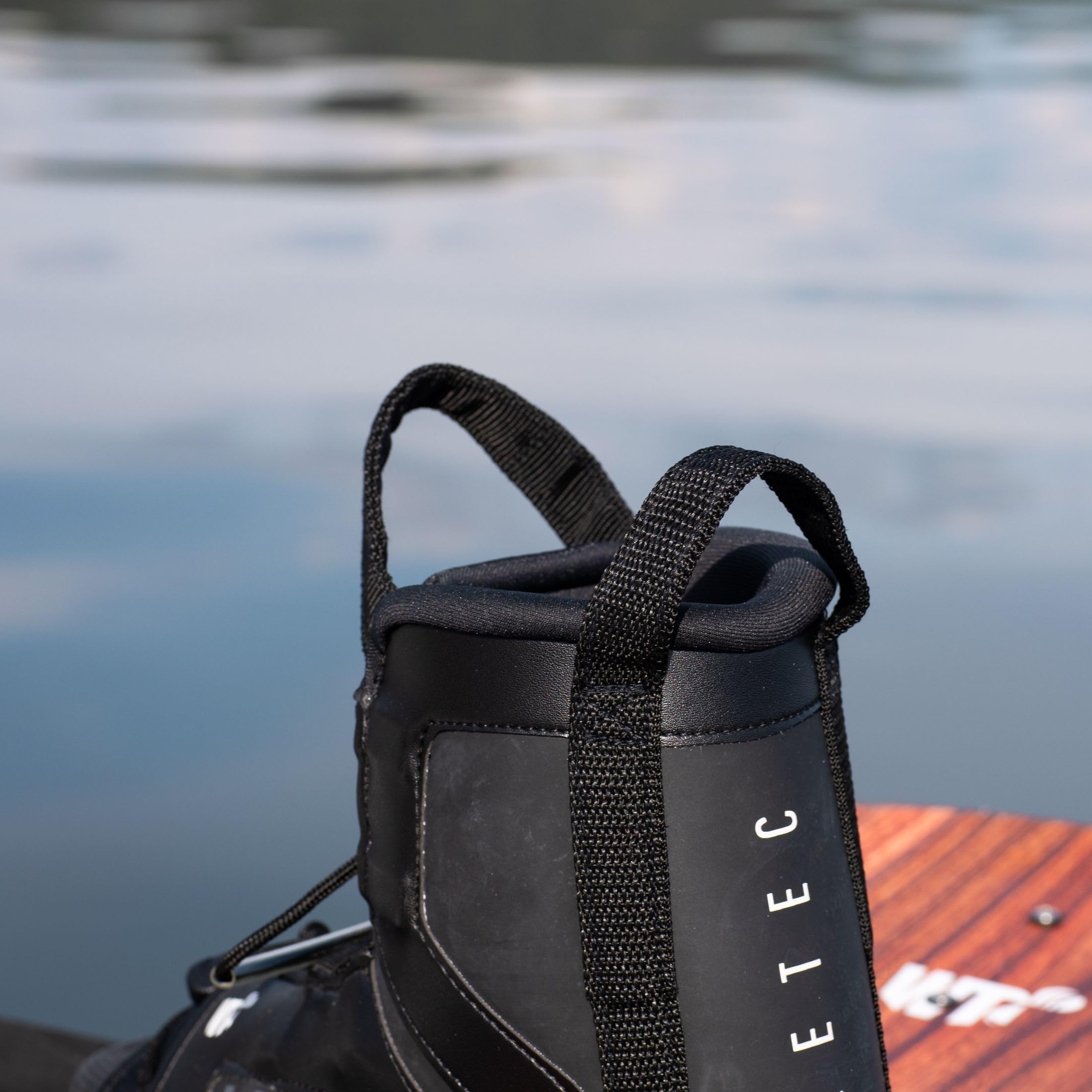 Waketec Moto attachi per Wakeboard, Taglie 34-47 EU- S/M, L/XL, Ampia Gamma di Regolazione, Confortevole, Tenuta Ferma, Schema di Fori Universale, Scarpe per Wakeboard, Bambini Adulti, Nero