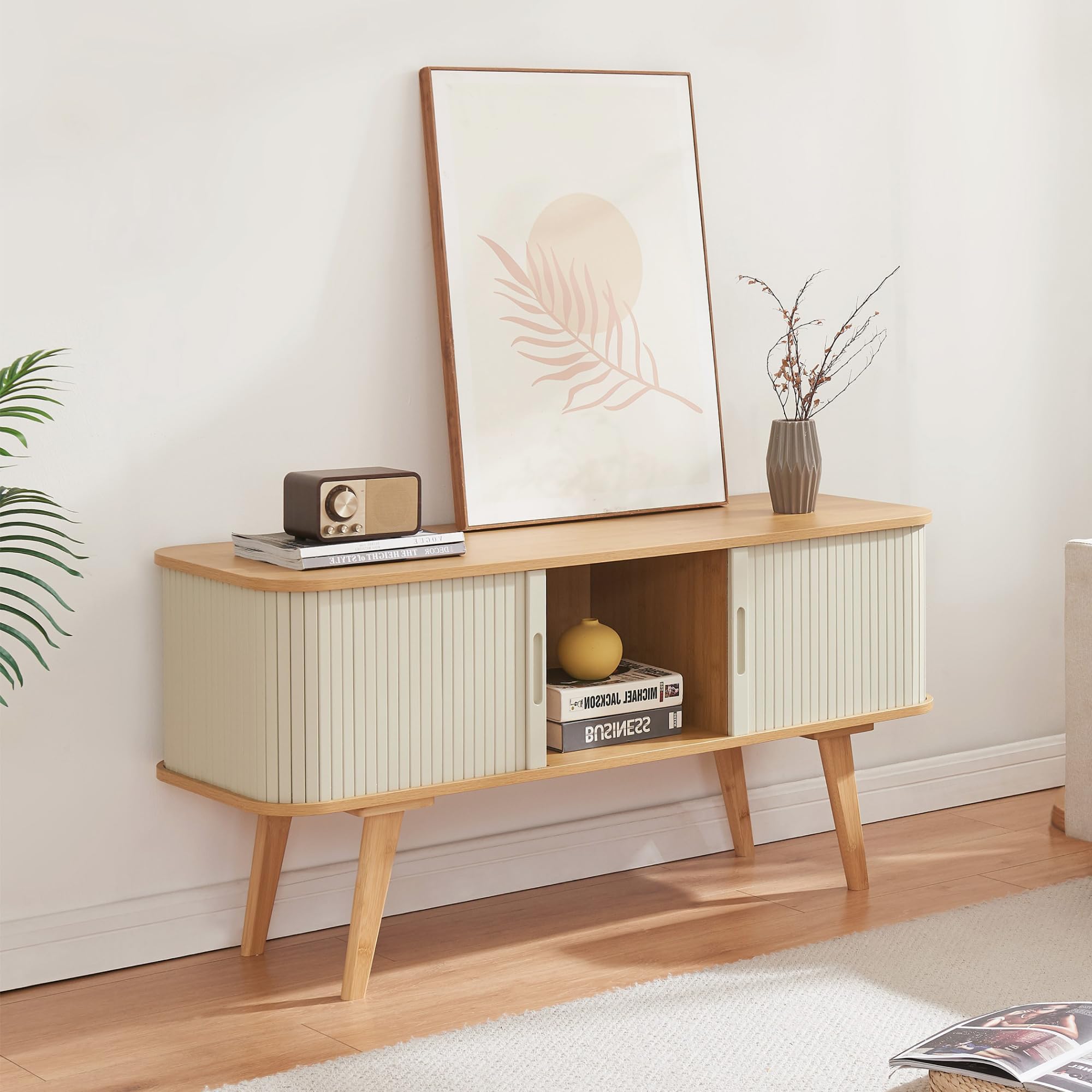 [en.casa] TV Schrank Tysvær Lowboard mit 2 Schiebetüren Cremeweiß Fernsehtisch mit Kabeldurchlass TV Kommode Fernsehschrank 120 x 40 x 58 cm Bambus