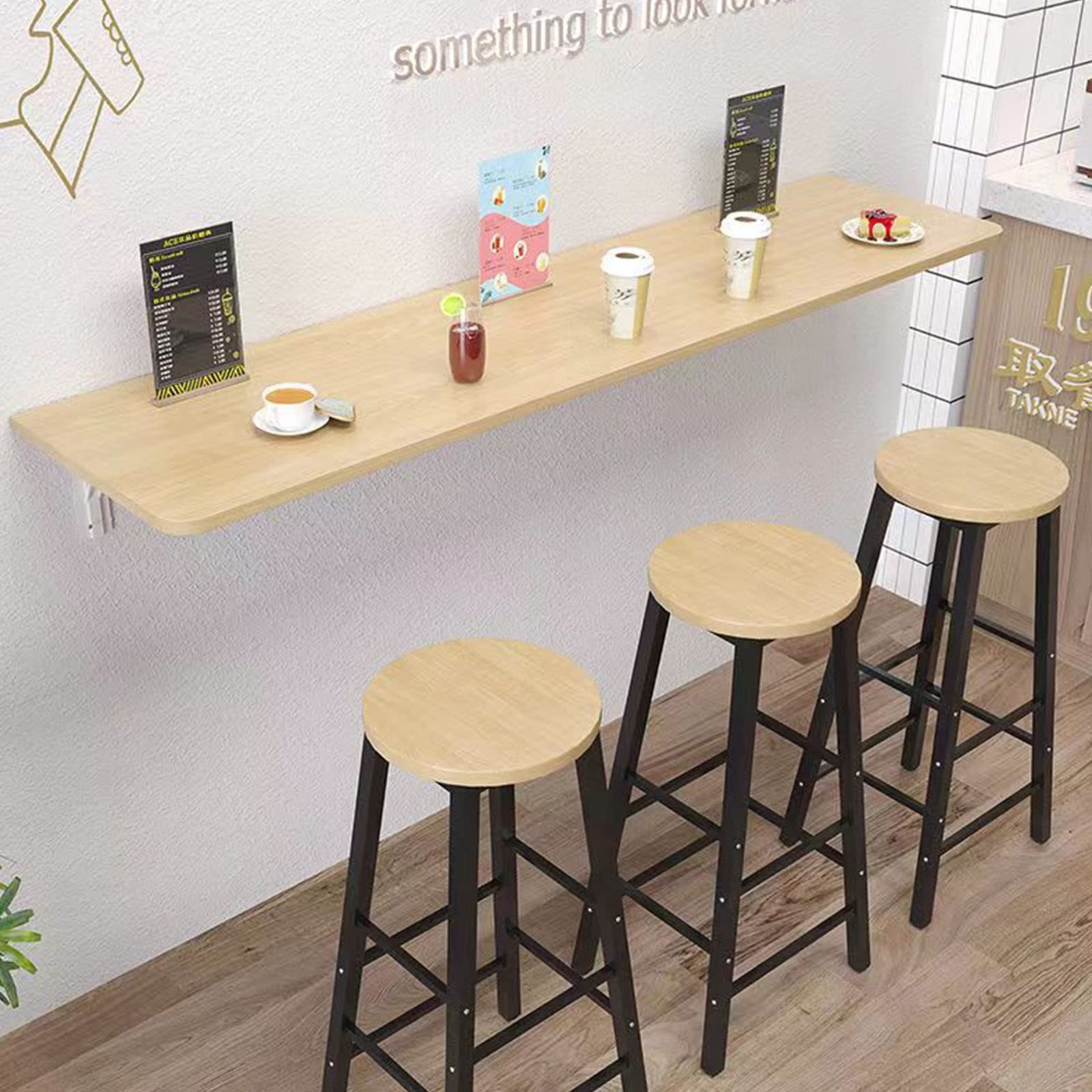 Table murale pliante en bois pour aménager un sous-sol ou un poste de travail étroit