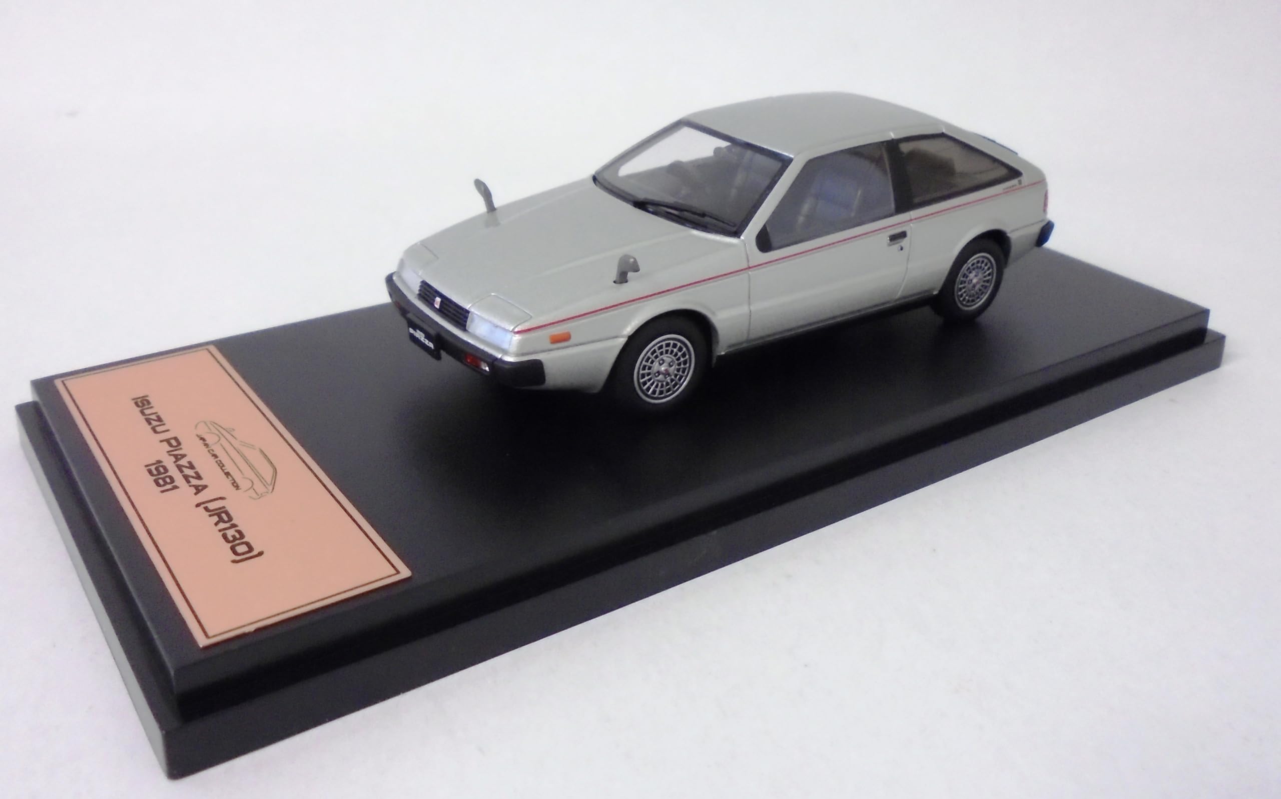 OPO 10 - Collectible miniature car 1/43 compatible with Isuzu Piazza 1981 - JPL43, Metallic