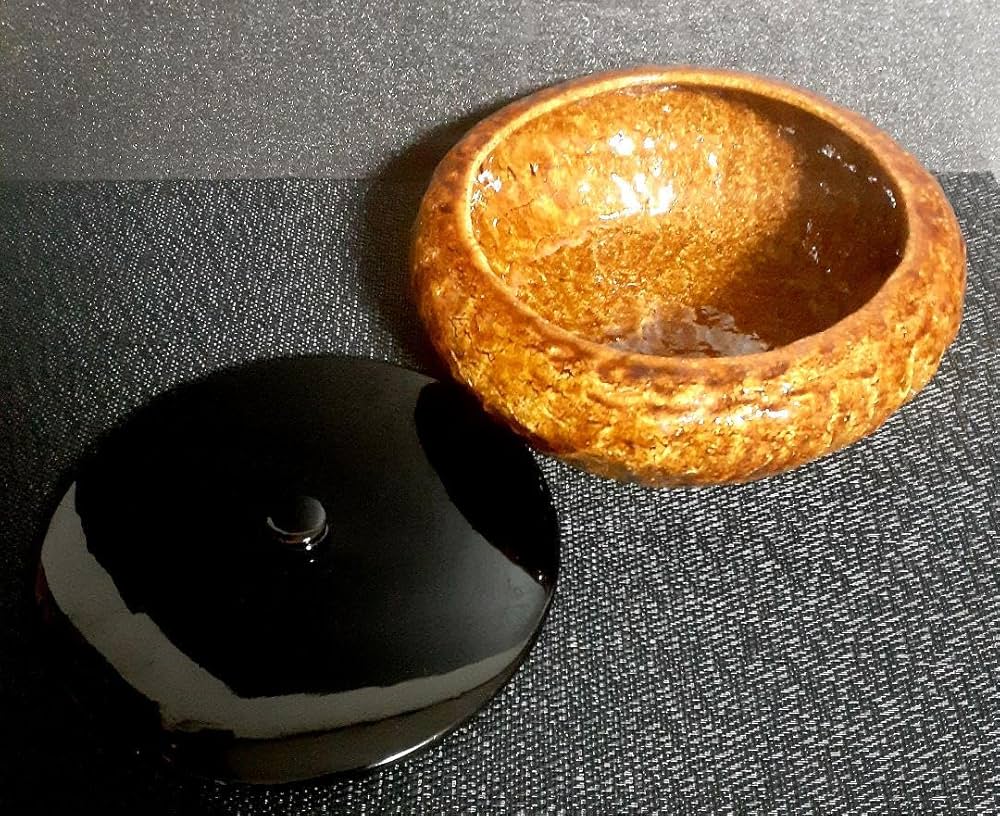 大樋焼　【大樋長楽】造　飴釉　菓子鉢　木製黒漆塗り蓋付き　共箱　茶道具　茶器 Amazon.co.jp: 大樋焼 大樋長楽造 飴釉 菓子鉢 木製黒漆塗り蓋