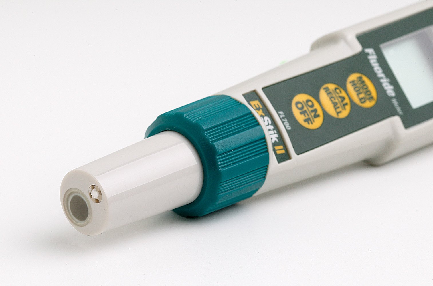 Extech FL700 Medidor de fluoruro | Fluoruro ppm y temperatura, respuesta rápida bajo 1 min, calibración dos puntos, guarda 25, bargraph