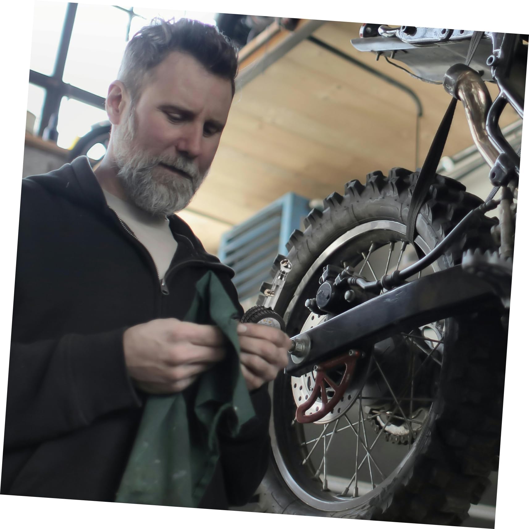 SOESFOUFU Car Tire Pressure Meter Pressure Gauges Digital Display Portable User-Friendly Design