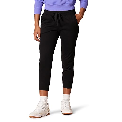 Amazon Essentials Women's Fleece Capri Joggers