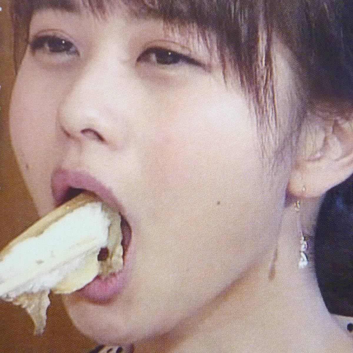 美女　舌 