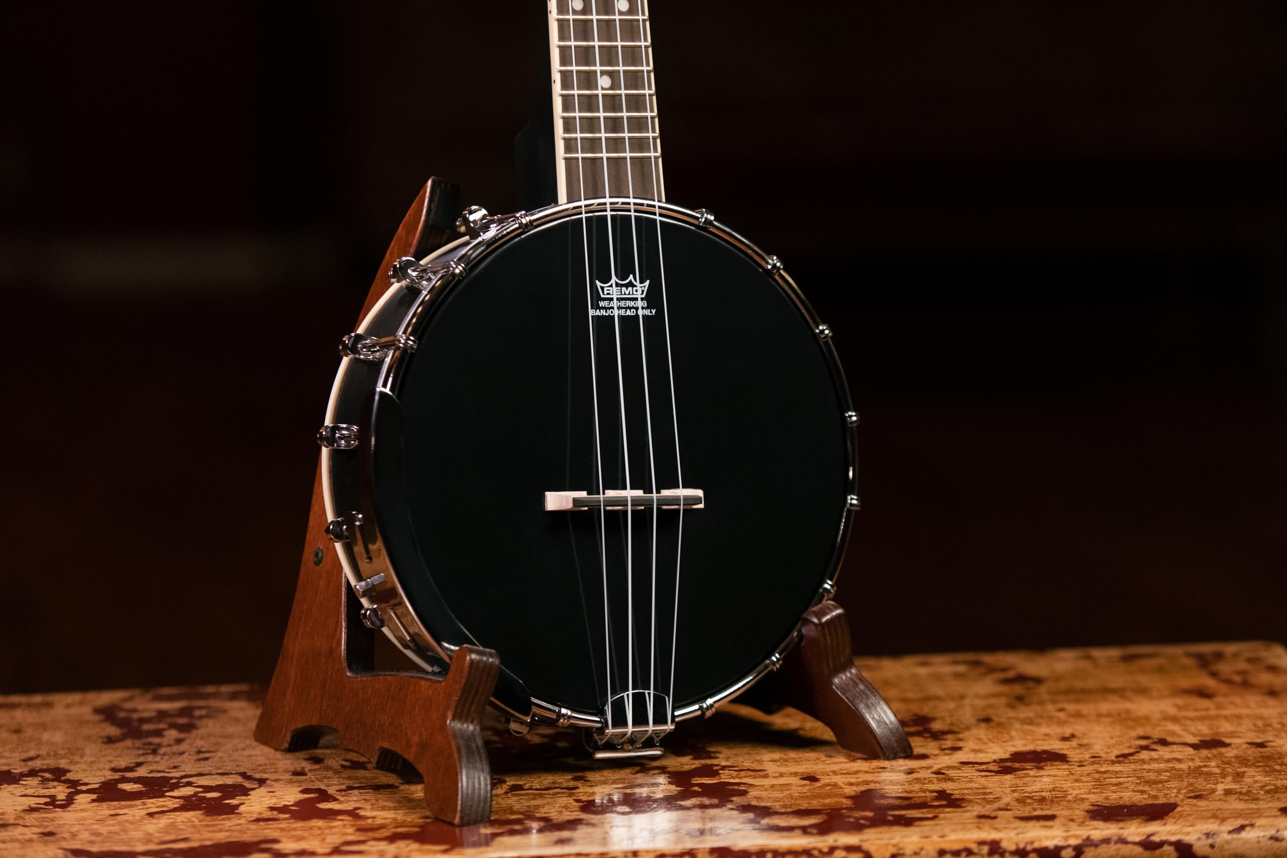 Ortega Guitars Banjo Ukulele Akustisch – Banjolele Series – Closed Back – Remofell/Ahorn, Schwarz (OUBJ100-SBK)