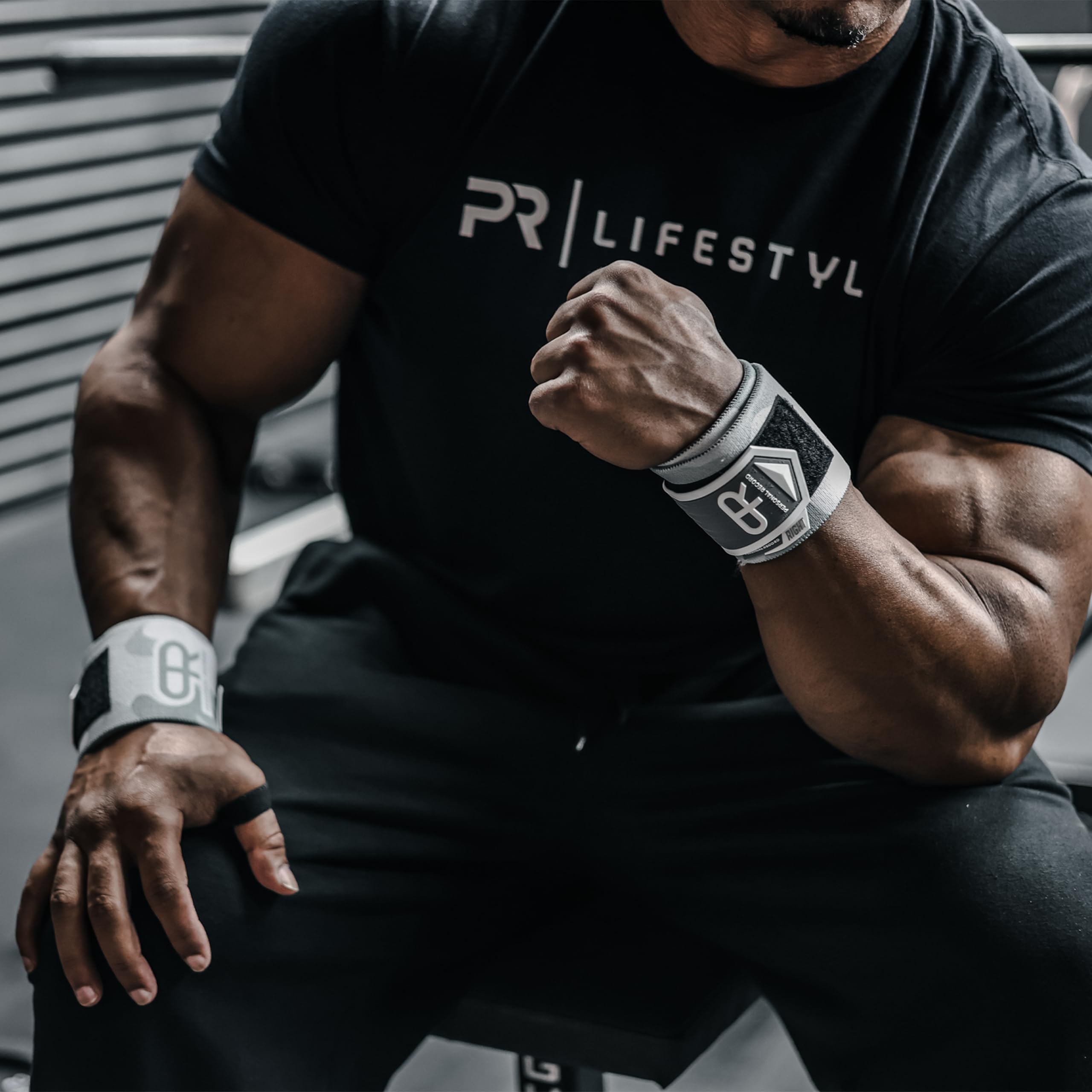 PR Personal Record Polsiere resistenti di alta qualità, più elasticità, cuciture rinforzate, cinghia extra larga, passante per pollice forte, fasce per sollevamento pesi Larry Wheels