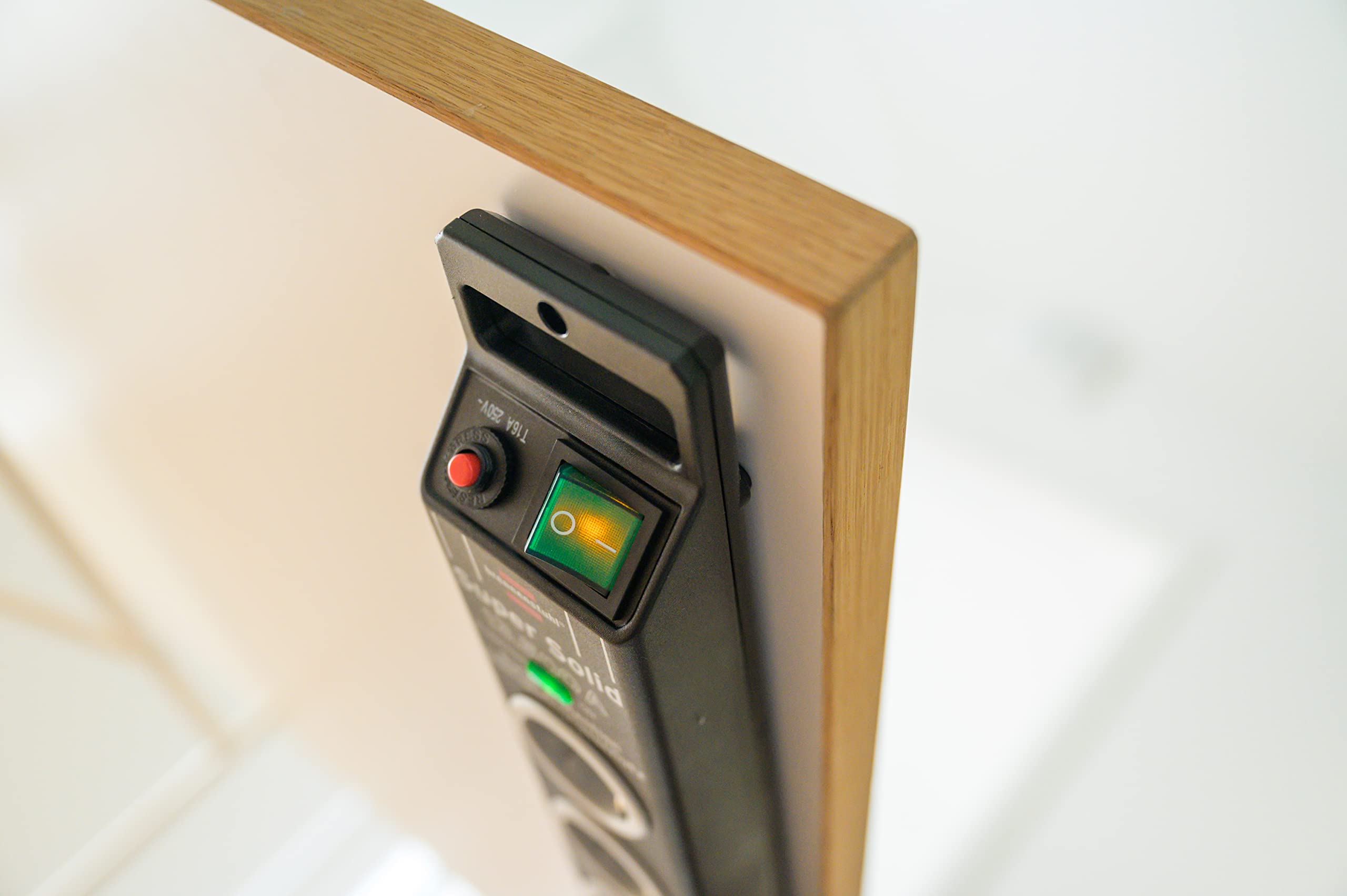 Brennenstuhl Super-Solid regleta enchufes con 8 Tomas y protección sobretensiones hasta 13.500A (con Cable de 2,5m e Interruptor, regleta eléctrica de policarbonato inastillable) Negro/Gris