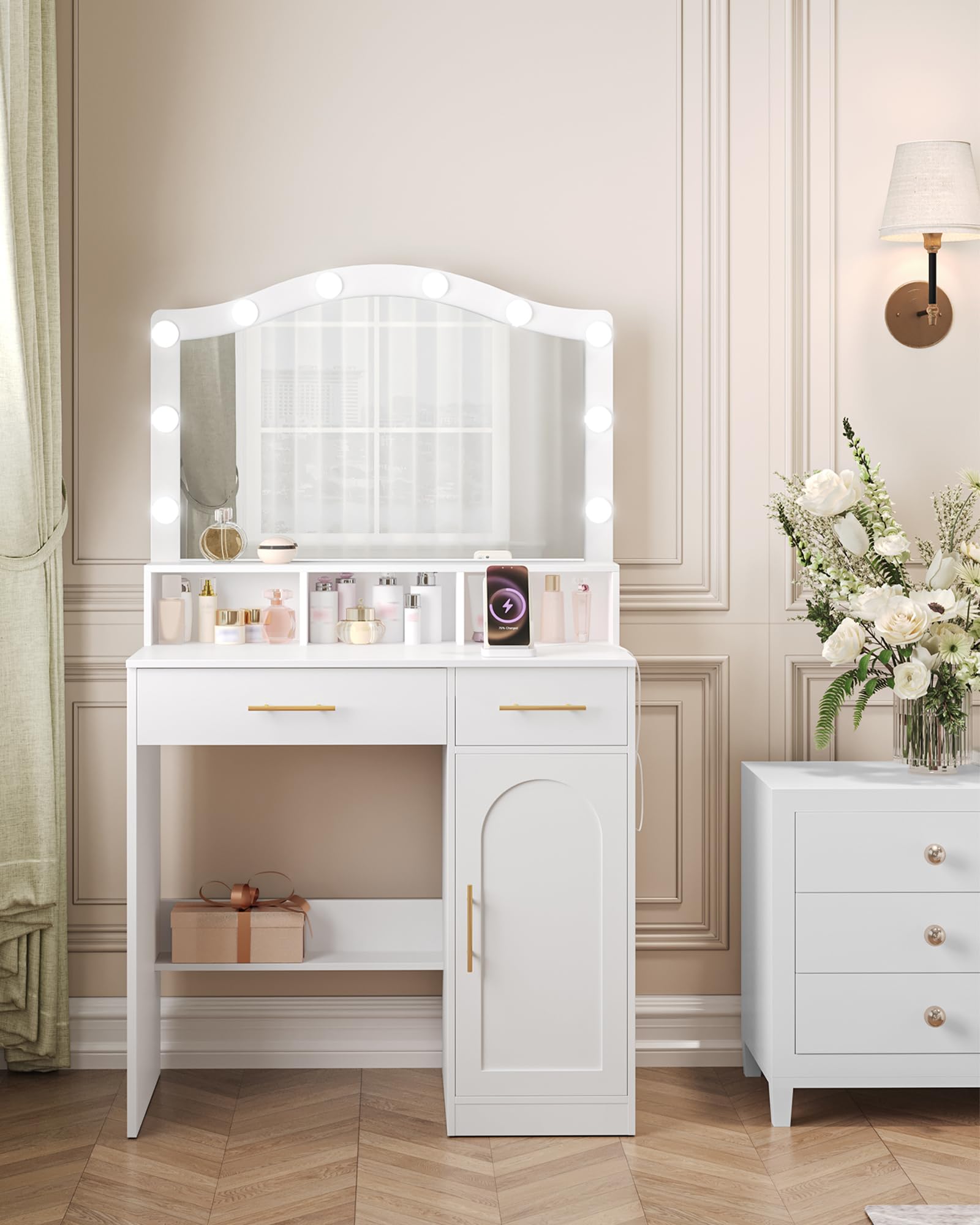 Hzuaneri Vanity, DużE Lustro Hd, 3-Kolorowe Regulowane śWiatłA Led, Ze Stacją łAdująCą, 2 Gniazdami Ac I 2 Portami Usb, 2 Szufladami I 1 Szafką Do Przechowywania, BiałO-ZłOta DT361HDT
