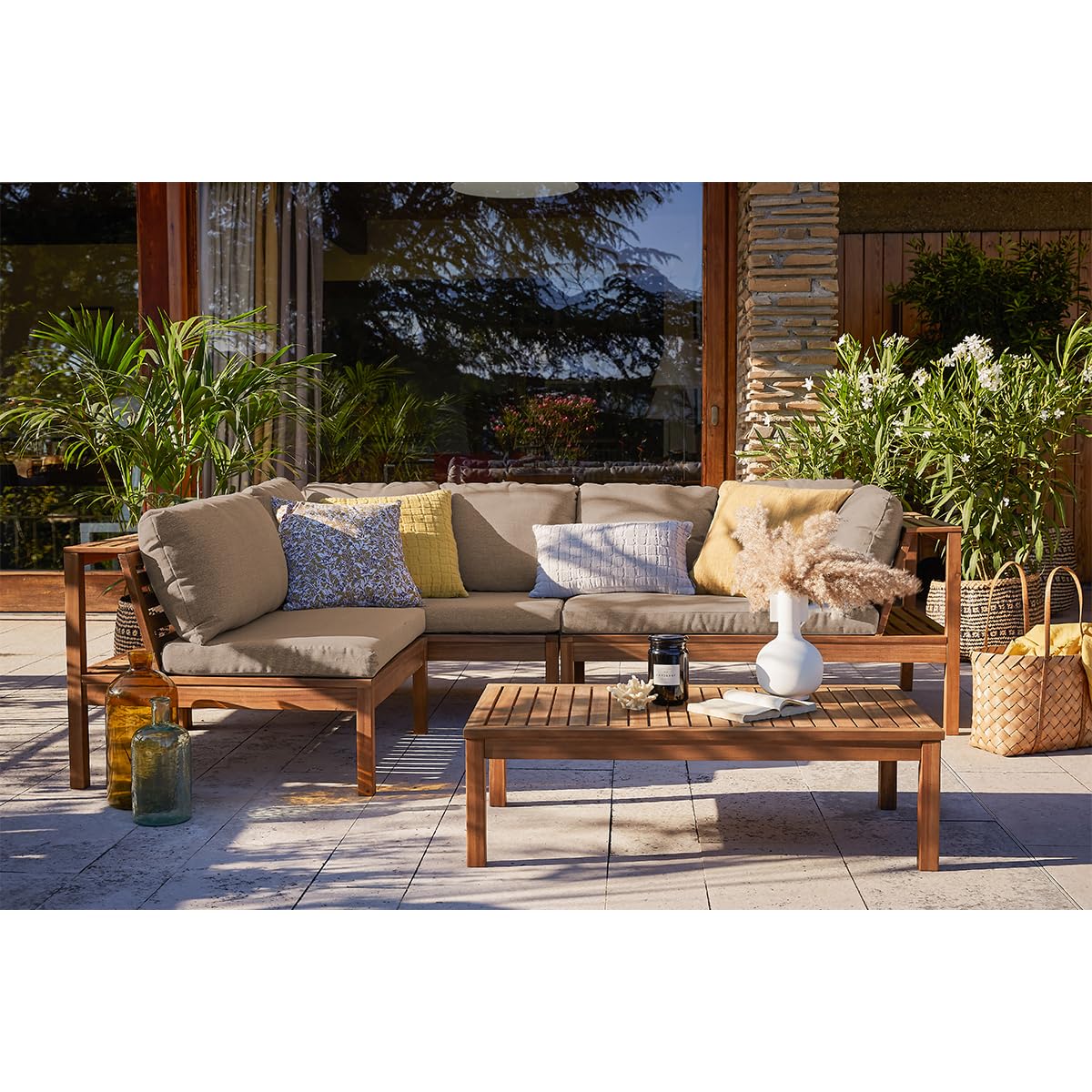 Miliboo Salon de Jardin d'angle 6 Places en Bois Massif avec Coussins déhoussables Taupe Belize