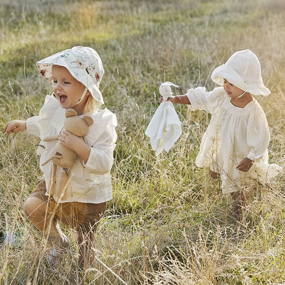 Elodie Details Sonnenhut für Babys, Kleinkinder und Kinder mit breiter Krempe und Nackenschutz, aus zertifizierter Oeko-Tex Baumwolle mit UV Sonnenschutz, Meadow Blossom, 1-2 Jahre