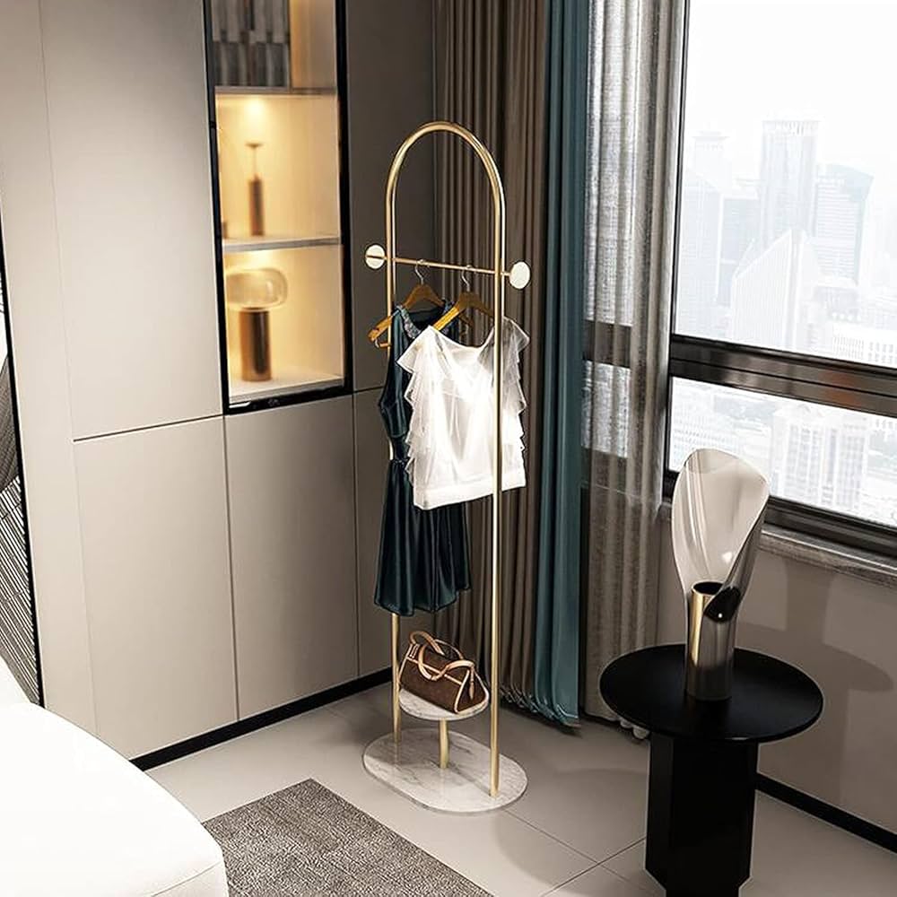 Amazon｜ポールハンガー モダンな金属製衣類ラック 大理石ベース付き