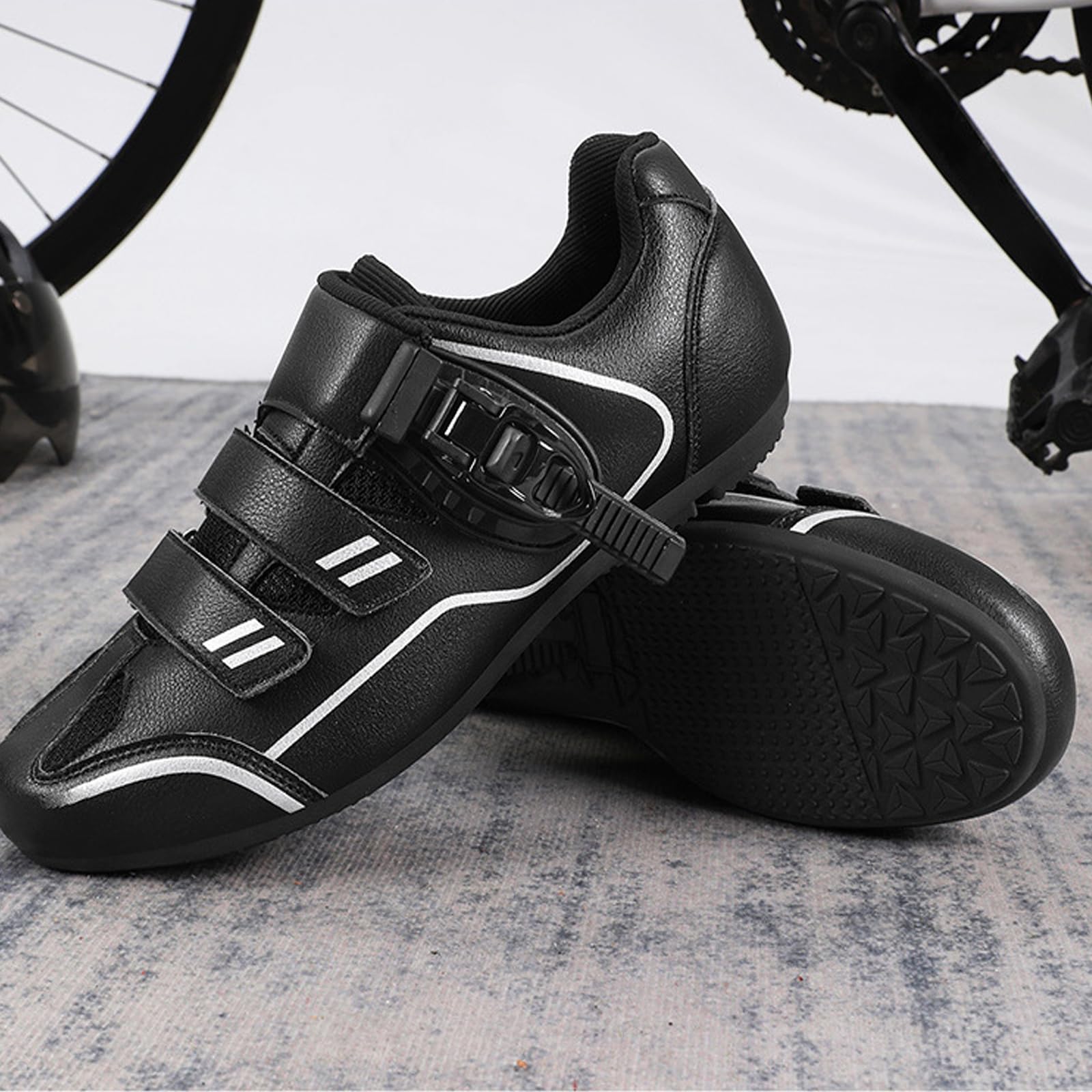 Surwin Chaussure VTT Homme Antidérapant, Chaussures de Cyclisme Plat Confortable Respirant, Chaussure VTT Sneakers Femme Serrage Réglable, Accessoires Sport Extérieur Intérieur