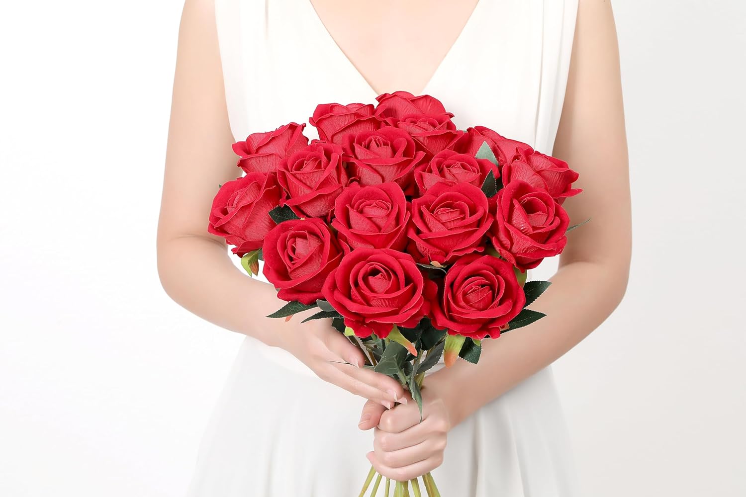 SITUMEIZI 15PCS Red Artificial Roses Silk Flowers Fake Roses Realistic Bouquet Long Stem with Gift Box for Mother's Gift Day Home Party Wedding Decorations - Image 2