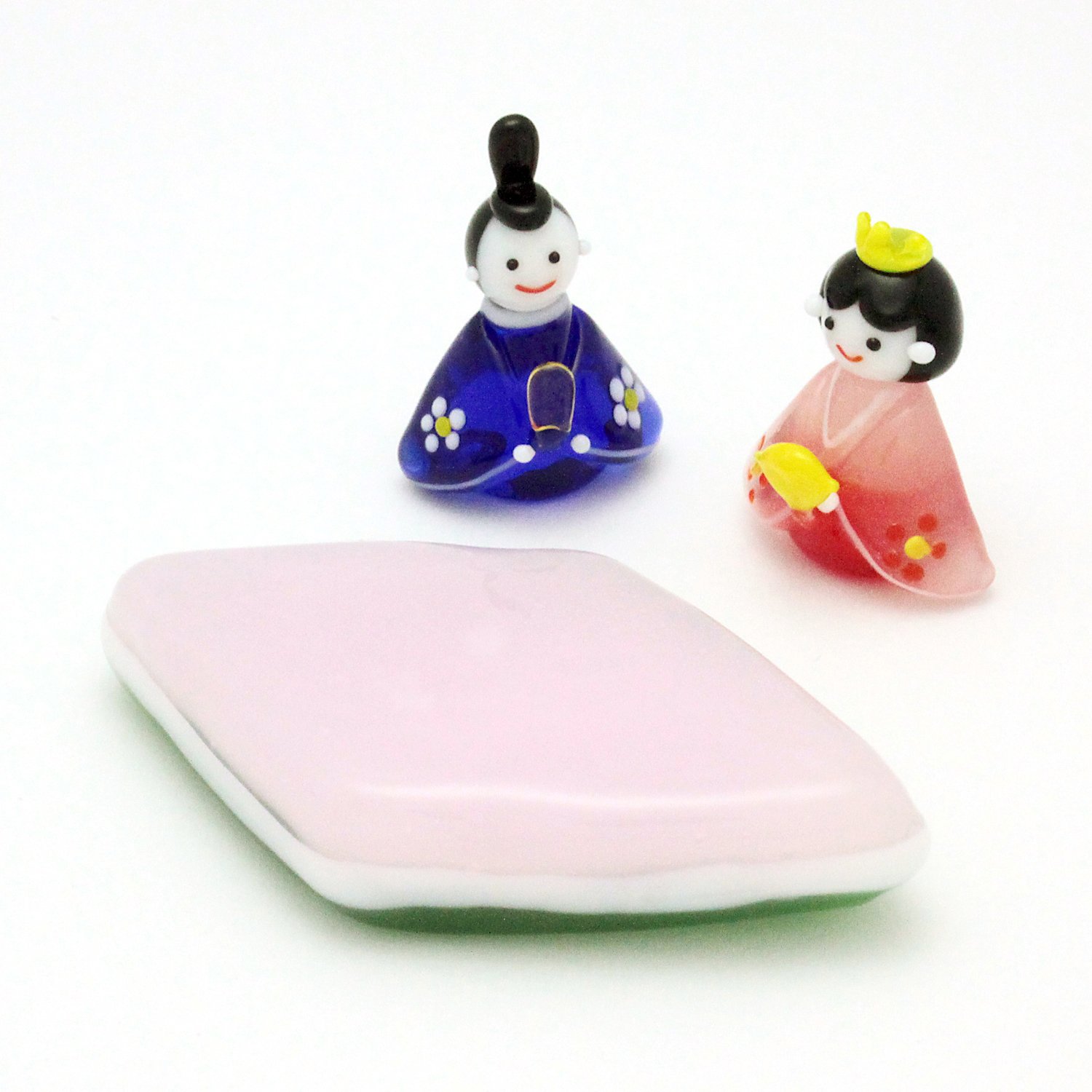 ガラスのひな人形 Amazon.co.jp: かわいらしい ガラス細工 ガラスのひな人形セット ひし