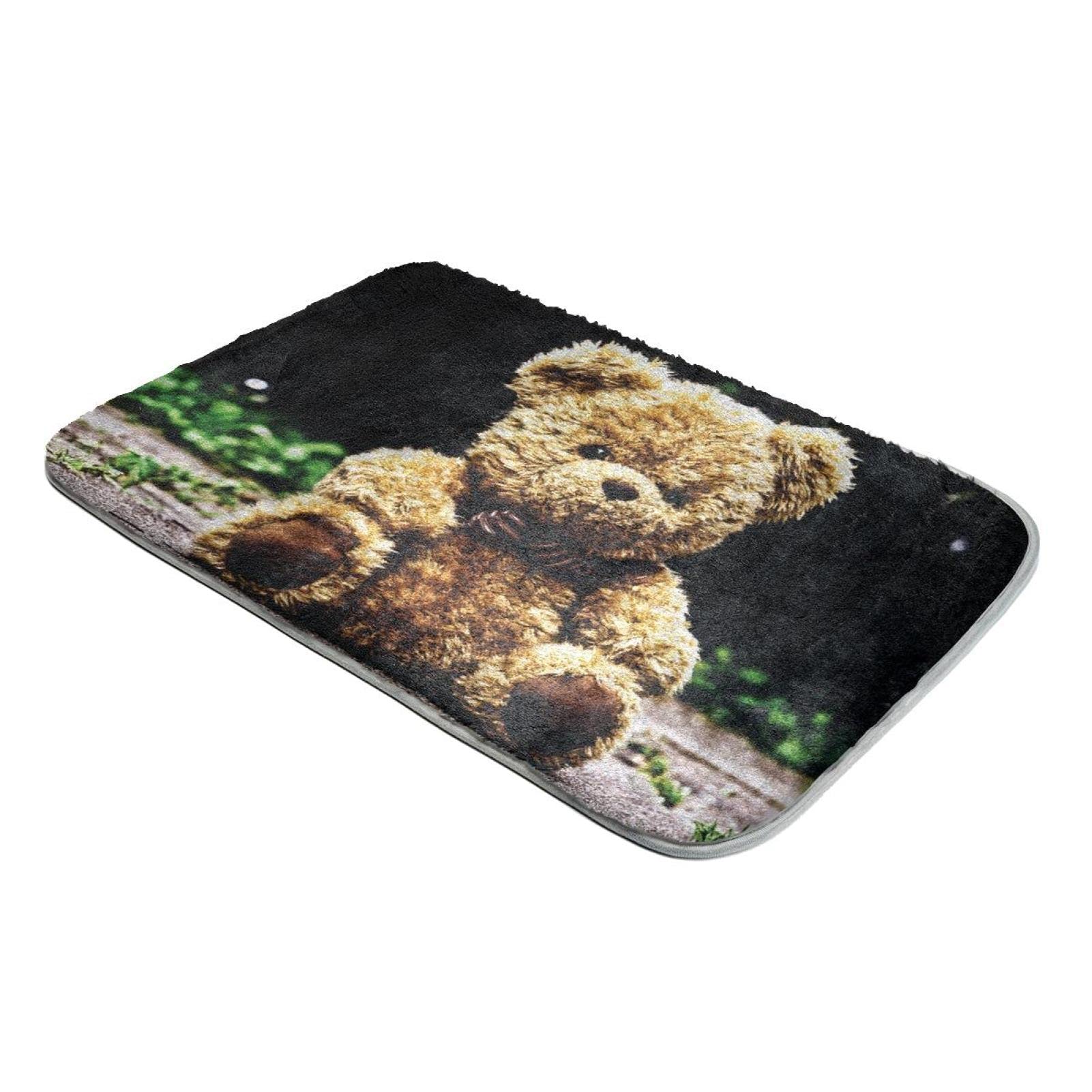Tapis fausse fourrure avec ours en peluche pour créer un coin lecture cosy