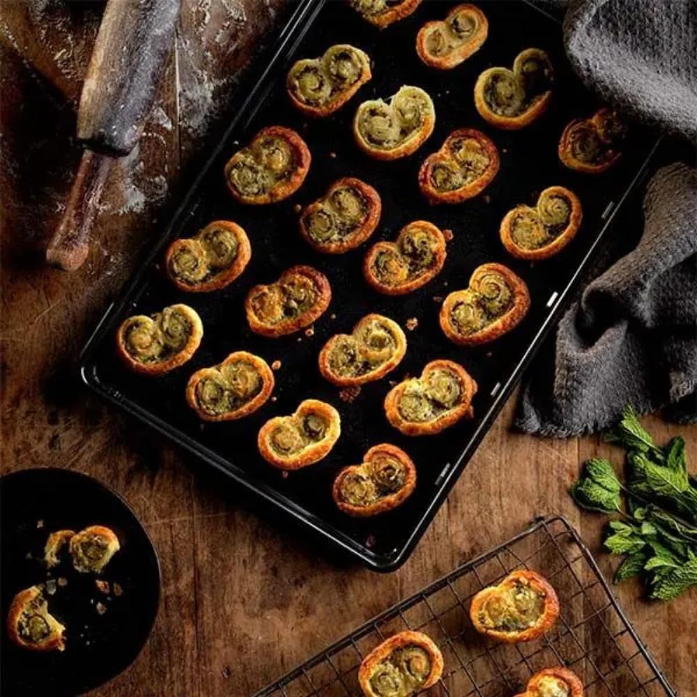 Stellar Baking Tray, 24 x 18 x 1.5cm, (9½ x 7 x ½-inch), Black, 20 x 30 x 25 cm