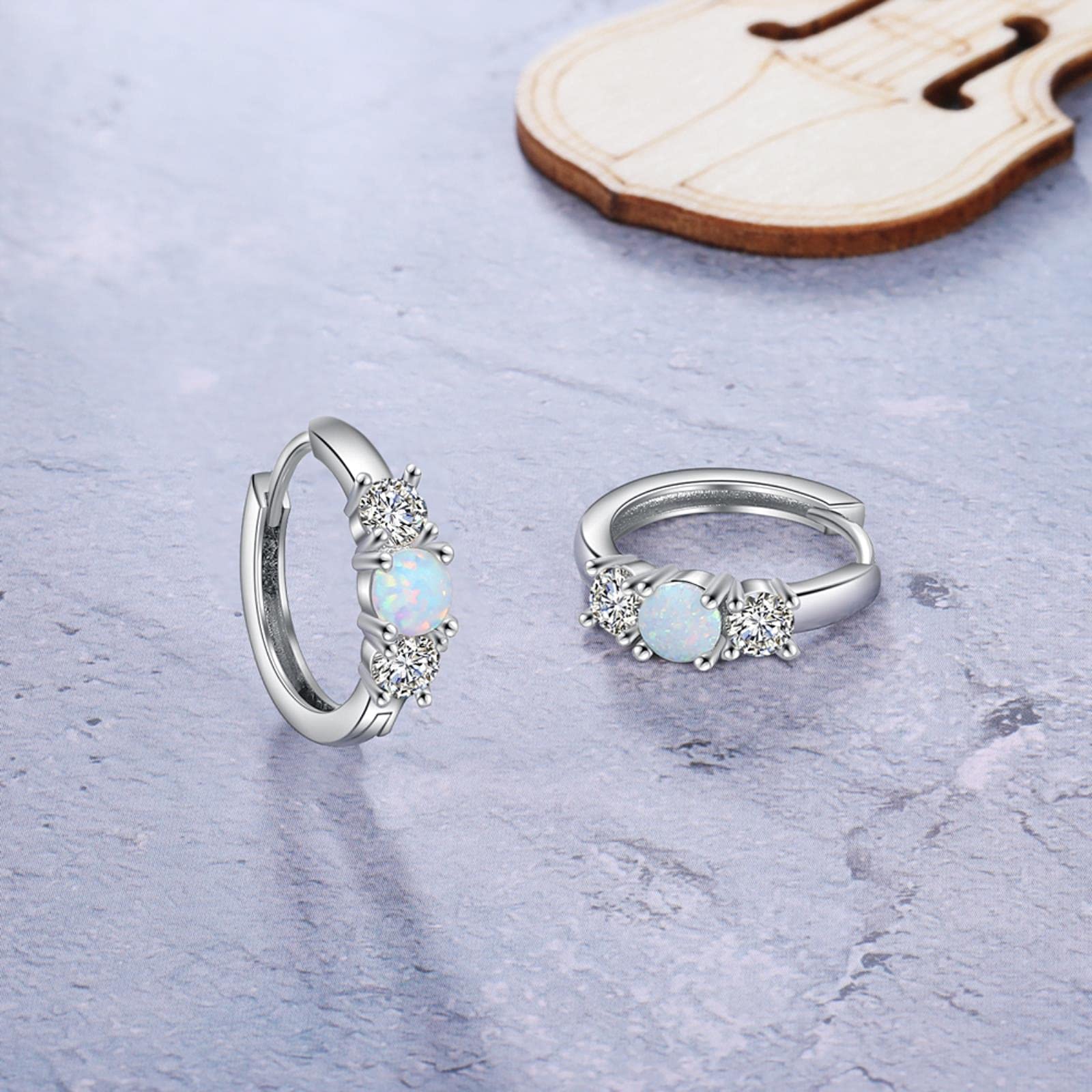 Orecchini a bottone in argento sterling con opale di fuoco: alone rotondo in zirconia cubica - Italia
