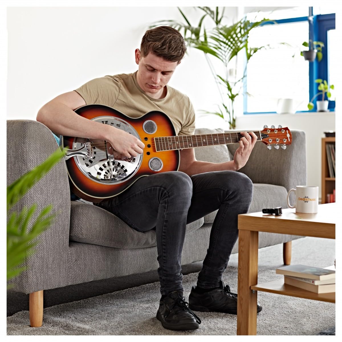 Chitarra Resofonica Manico Arrotondato, Corpo Sunburst, Gear4music | Ponticello a Ragno dal Design Classico a Cono Singolo, Manico Rotondo Comodo per il Blues, Tono Equilibrato Abete/Sapele