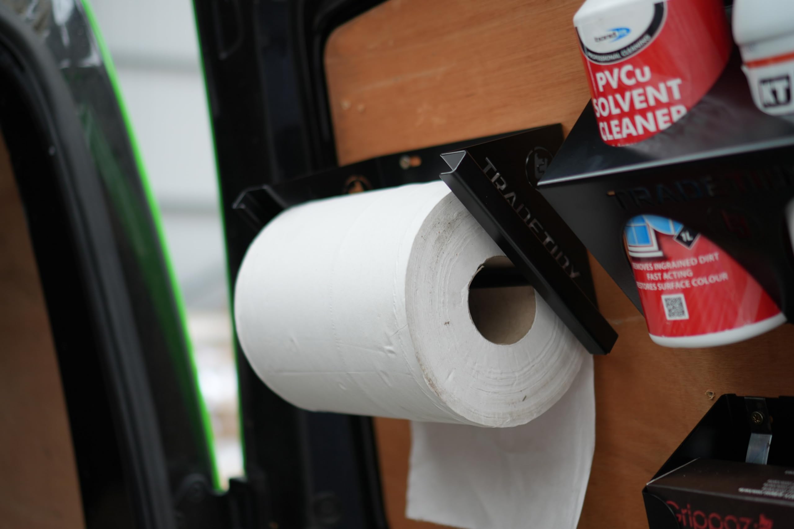 Tradetidy Dispenser per rotolo di carta in acciaio nero, resistente, per furgoni, garage e officine, adatto per rotoli di carta fino a 200 mm di larghezza, prodotto nel Regno Unito