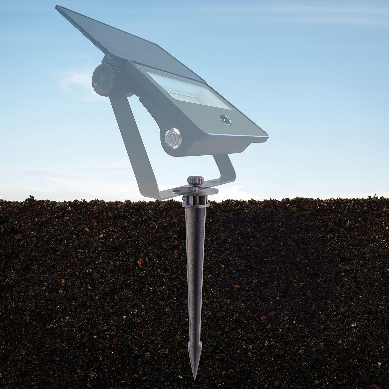 Luminea Erdspieß Solarleuchten: 8er-Set Solar-LED-Gartenstrahler, Bewegungssensor, 700 lm, 1.800 mAh (LED Strahler außen Erdspieß, Solar Gartenstecker Set)