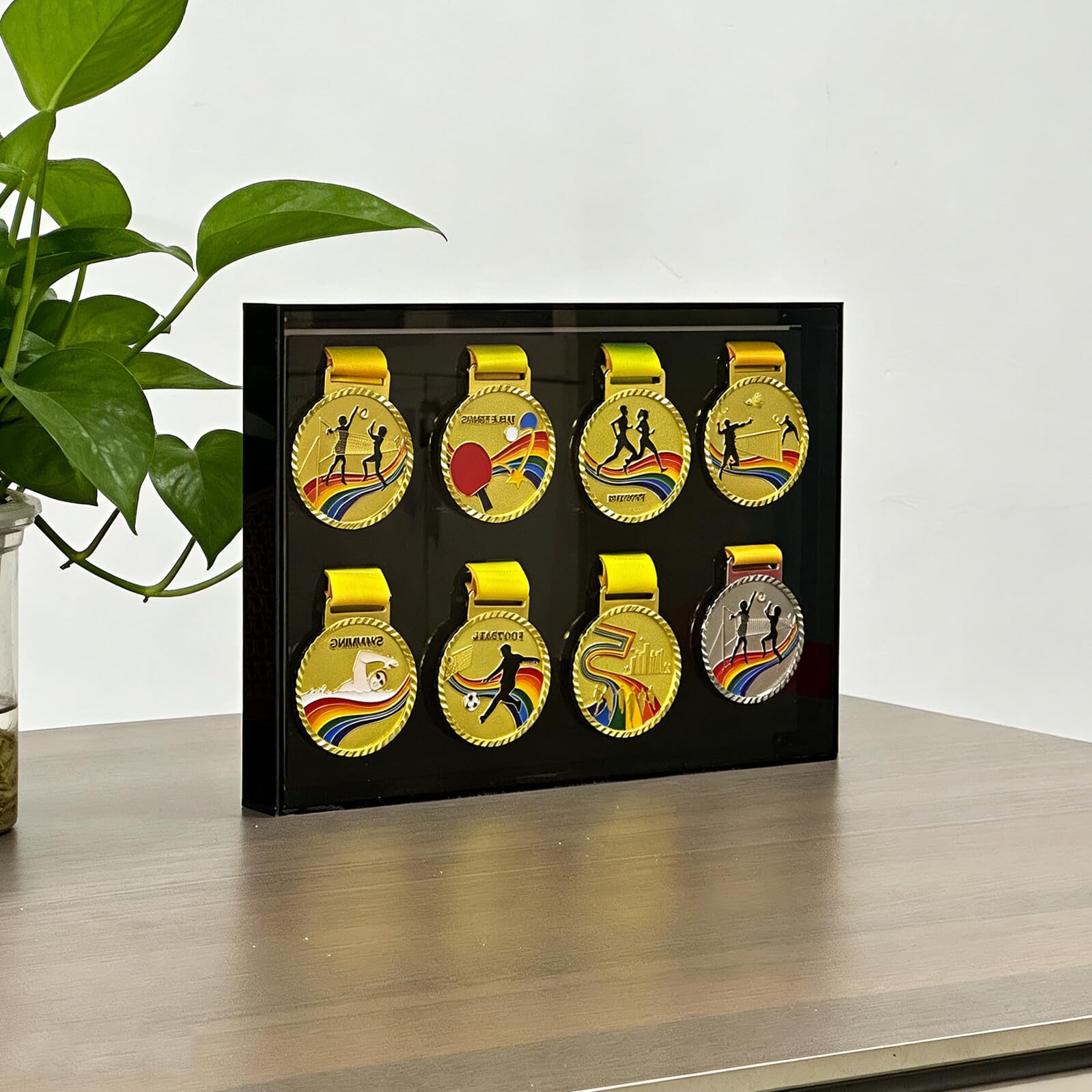 TEHAUX Acryl Medaillenvitrine Schwarz mit Wandmontage Medaillenrahmen zu 8 Auszeichnungen Staubdichte Präsentationsbox für Marathonläufer und Sportler