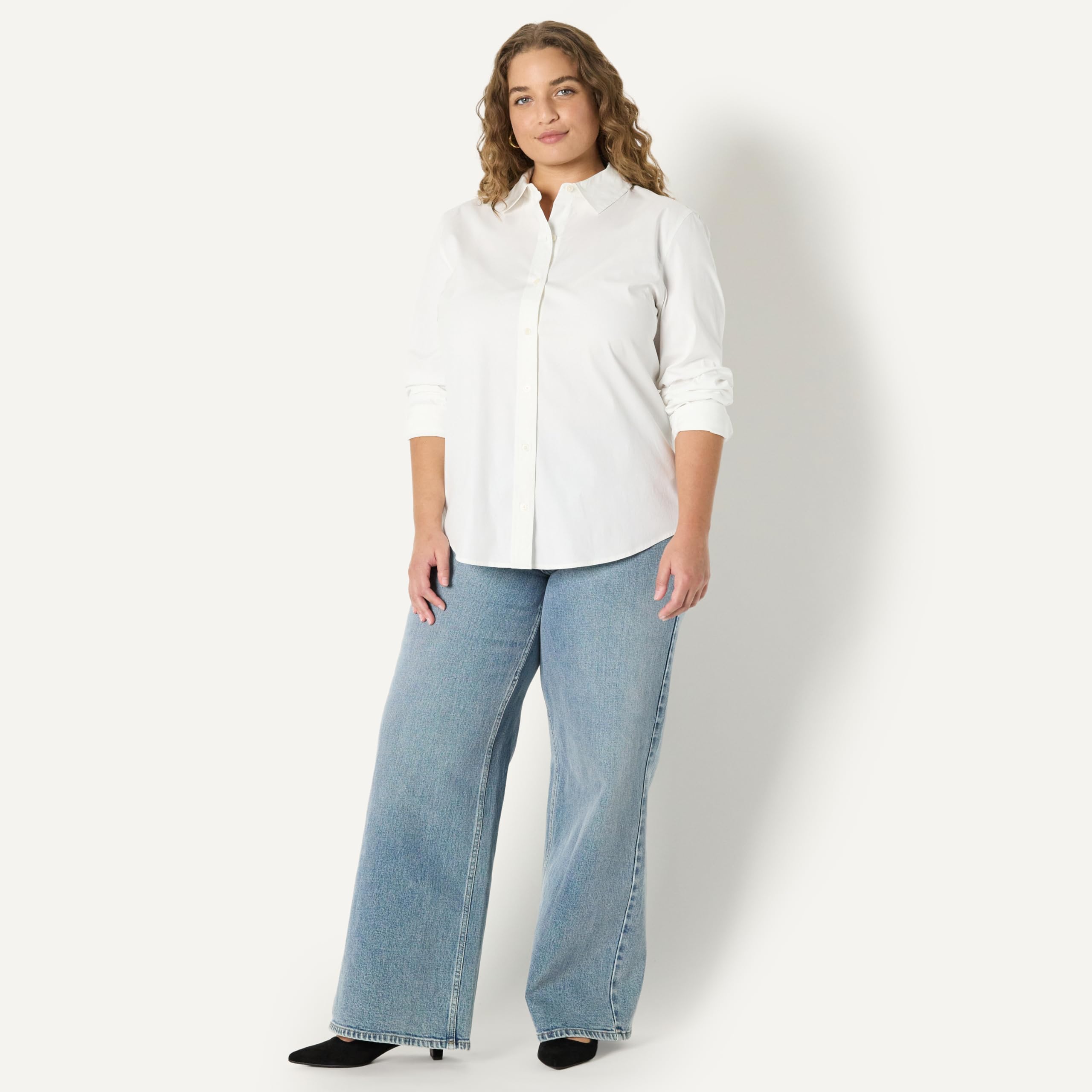 Amazon Essentials Chemise Habillée et Boutonnée en Popeline Extensible Femme