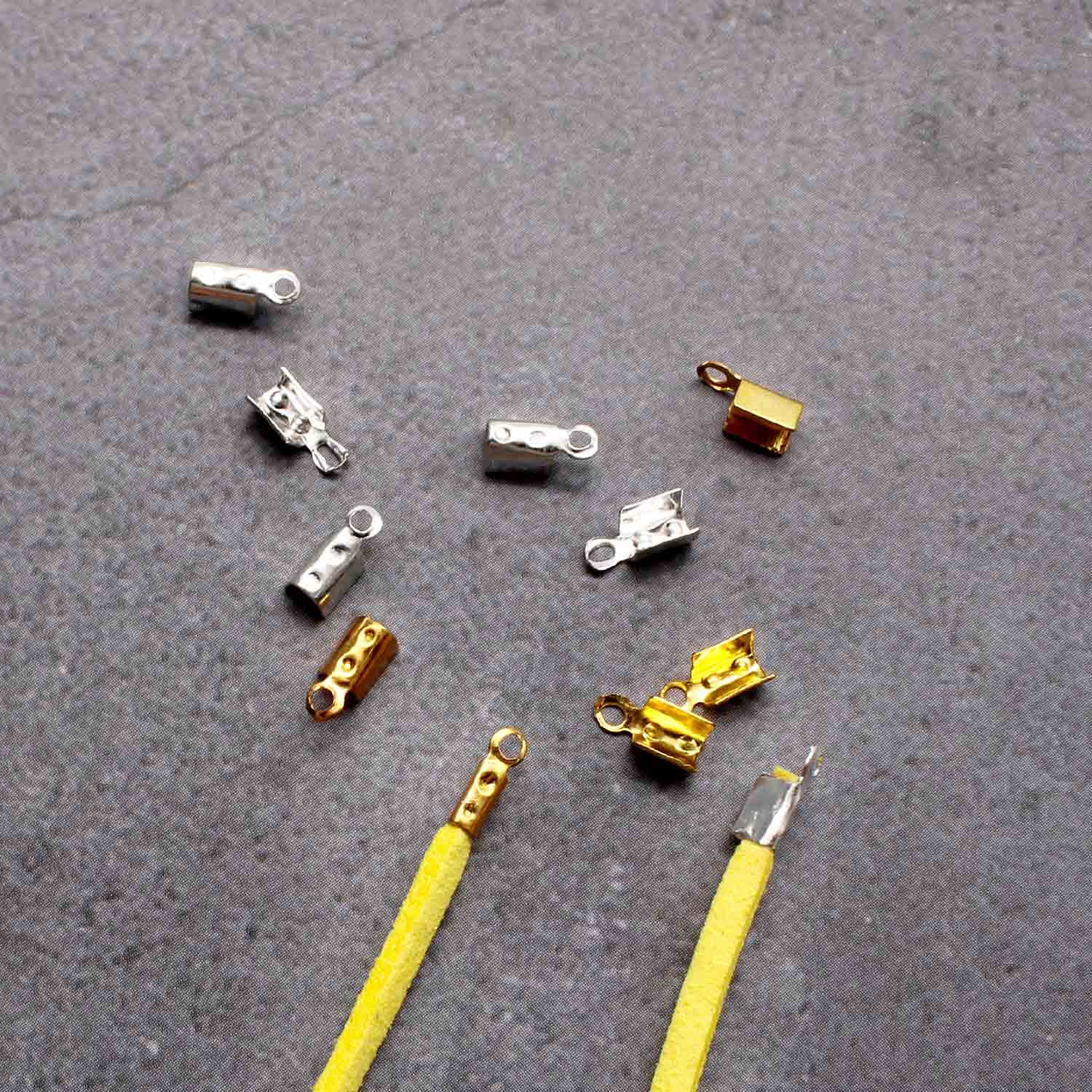 FIXOSHEE 100 Stück Quetschperlen Endkappen - Metall Caps Für DIY Schmuck, Lederbänder Und Quasten