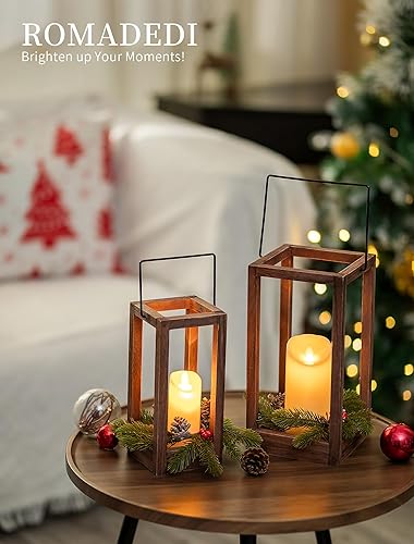 Miniatura 9 de Romadedi Farol decorativo de madera de Navidad, juego de 2 faroles decorativos para velas con corona de Navidad y velas LED para centros de mesa,