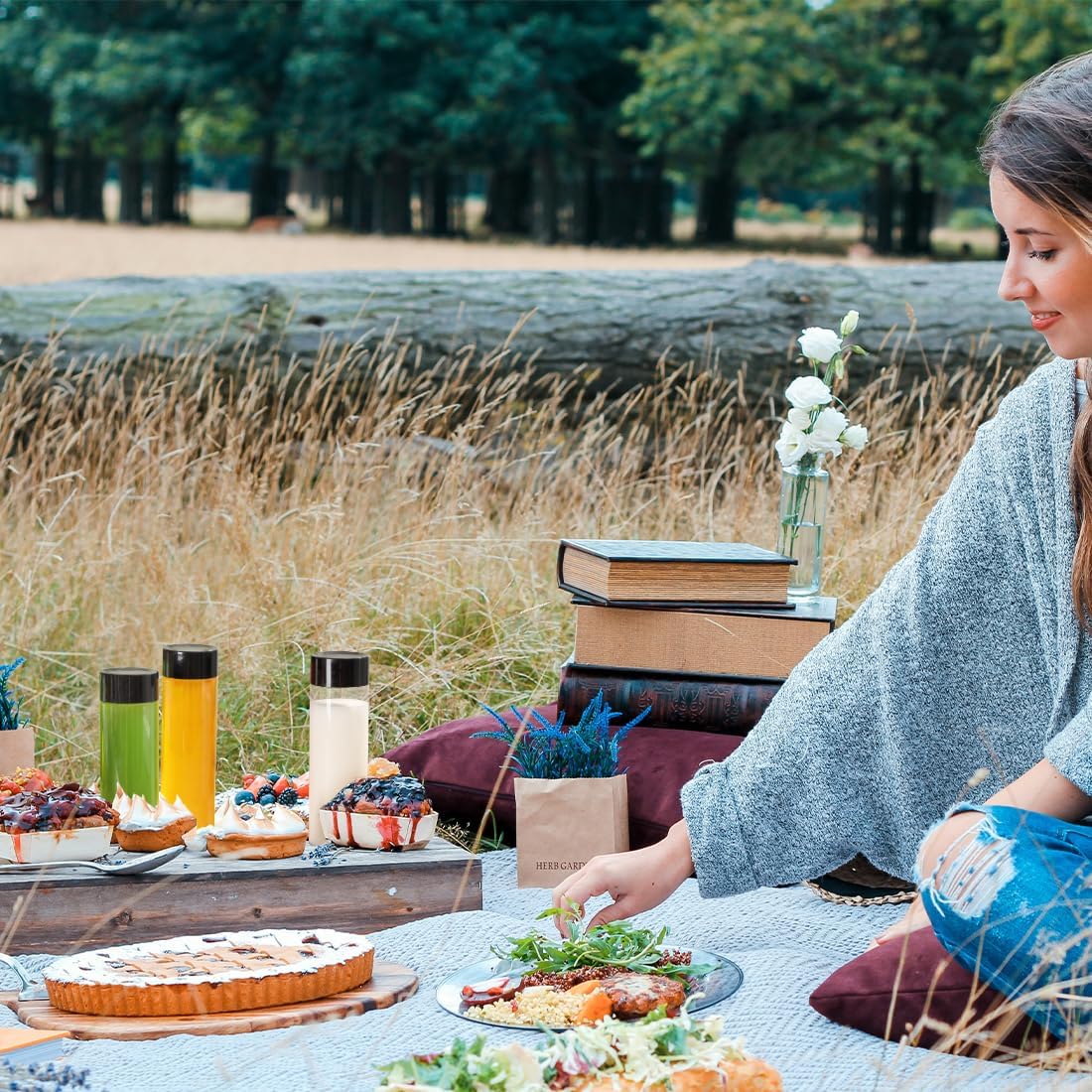 15 Pcs 12 Oz Juice Bottles with Black Lids Empty Plastic Round Bottle for Juicing Reusable Containers with Caps for Water Tea Milk and Other Beverages