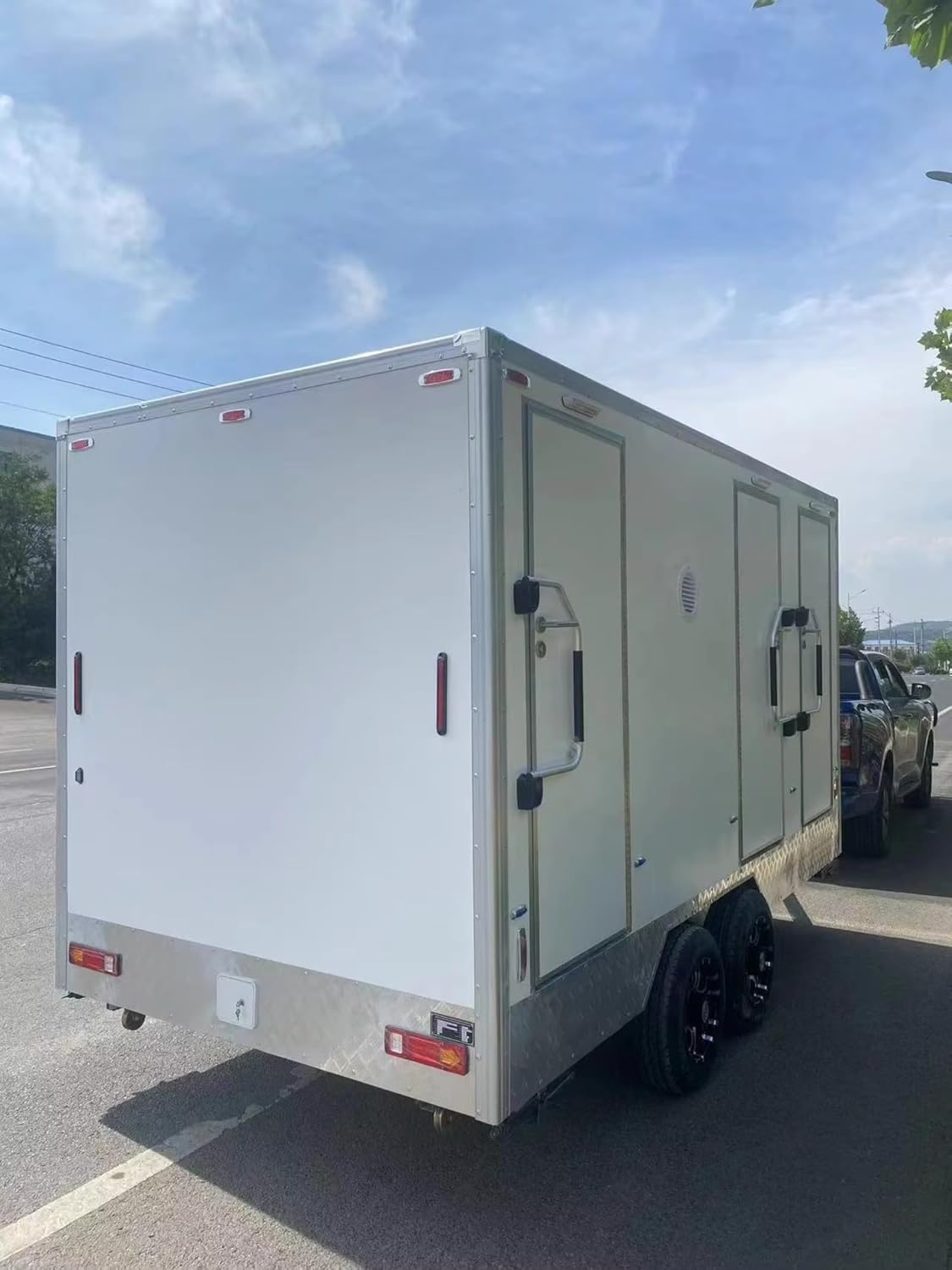 Luxury Portable Toilet for Camping & Outdoor Use, Lightweight, Easy To Transport, Quick Setup,Ideal for Hiking, Festivals, and Job Sites