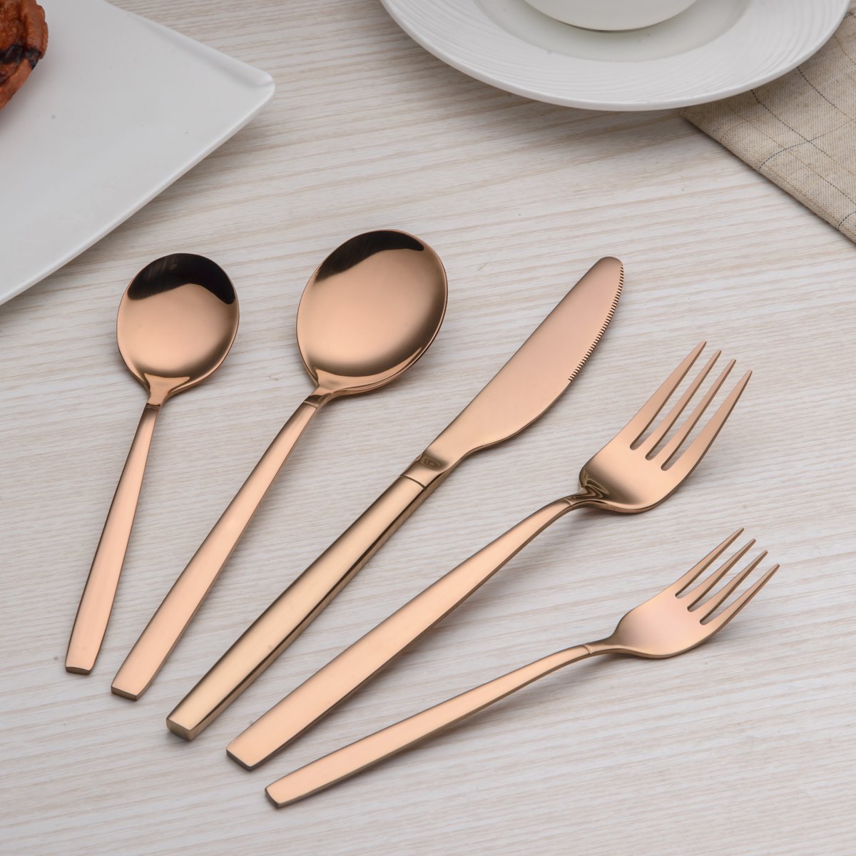 Berglander 30 piezas de titanio rosa chapado en oro cubiertos juego, 30 piezas de cobre cubiertos set, copas de color plata set cubiertos juegos, servicio para 6 (cobre brillante)