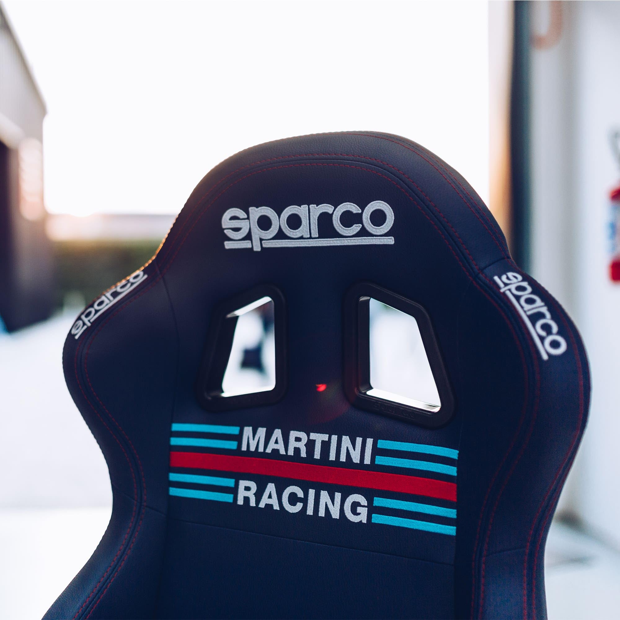 Krzesło biurowe Sparco ICON Martini Racing – ergonomiczne, o sportowym wyglądzie inspirowanym światem sportów motorowych