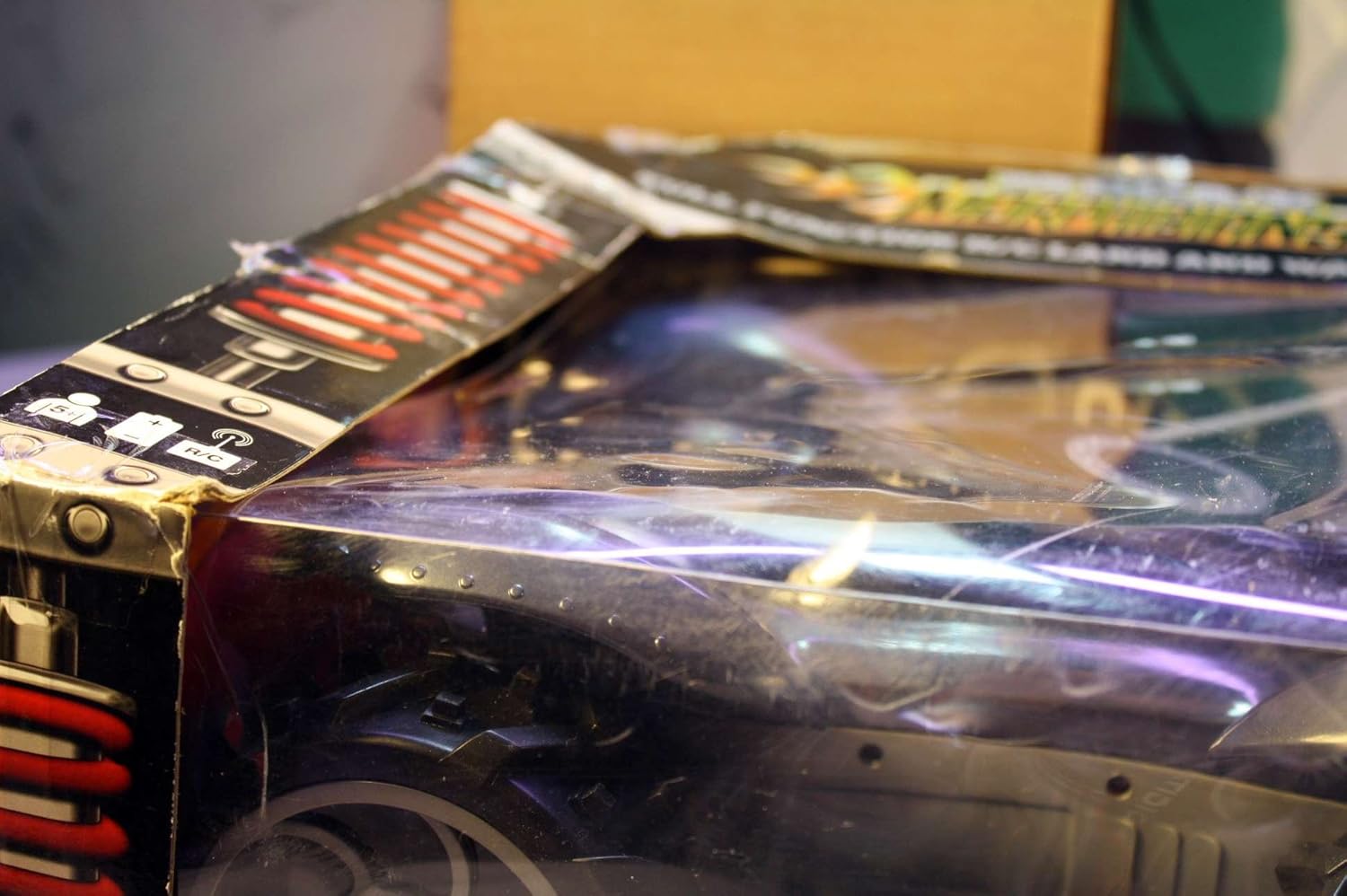 Close-up of the Mega X Morphibian's packaging corner