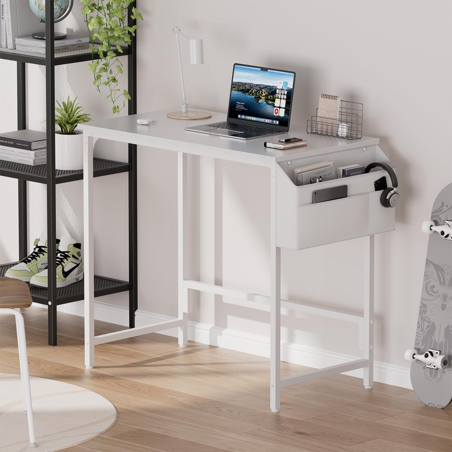 HLFURNIEU Scrivania Piccola, 80 x 50 cm Scrivania Ufficio con Borsa Portaoggetti, Tavolo da Lavoro per Ufficio Domestico, Soggiorno, Piccoli Spazi, Struttura Metallica, Bianco