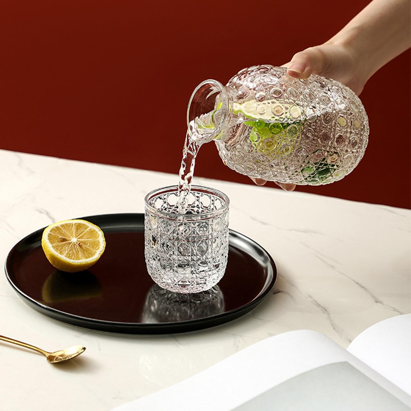 Qianly Bedside Wasserkanne Glas Karaffe Set mit Tasse Multifunktionskrug Glaskrug als Dekanter in Stilvollem Vintage Design für Schlafzimmer Wohnzimmer Büro, klar