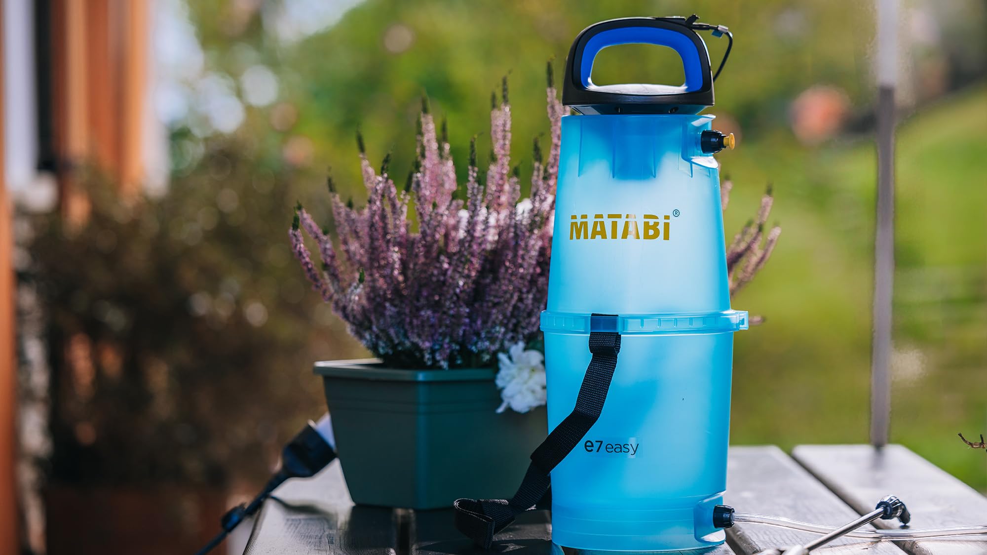 Matabi e7 Easy - Spruzzatore Elettrico per Giardino e Orto - Batteria Li-Ion USB-C - Autonomia 20L - Sistema Sicuro - Cinghie Regolabili - Serbatoio Traslucido - Facile da Usare - Fatto in UE
