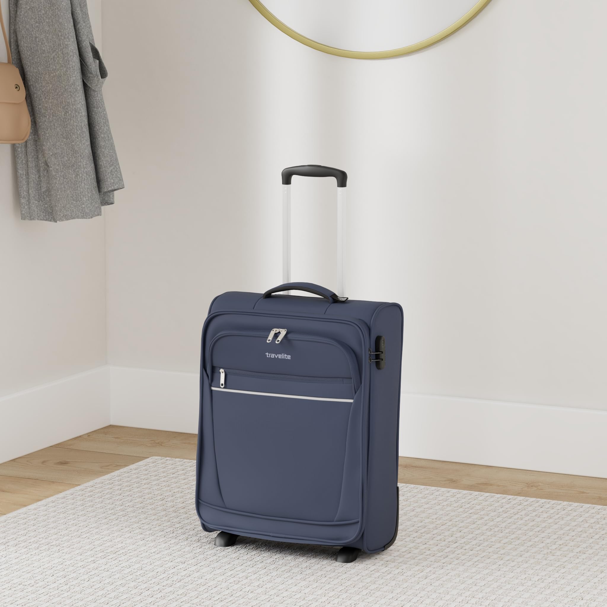 Travelite Bordtrolley Handgepäck Koffer leicht, 2 Rollen, Cabin, Weichgepäck Trolley klein mit Schloss, 52 cm, 39 Liter