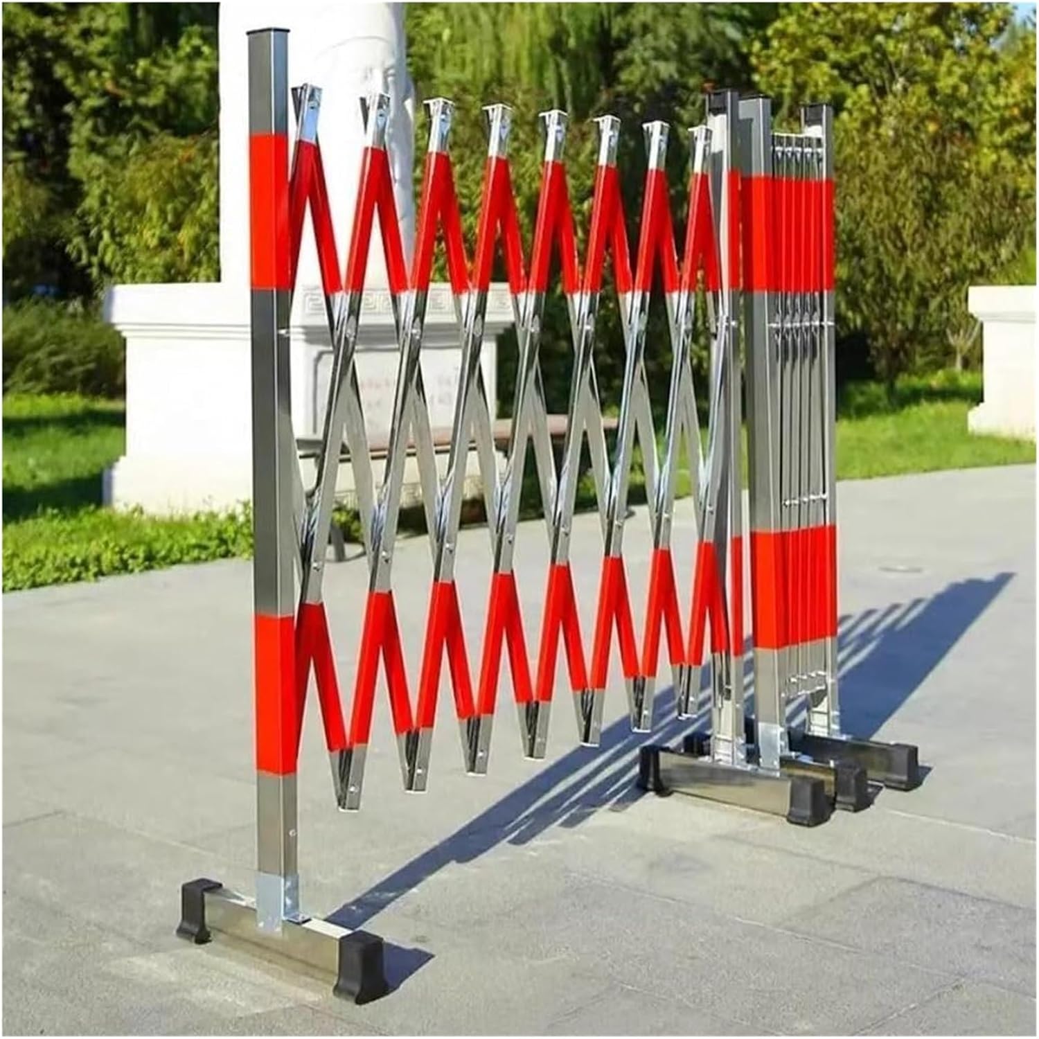 Expandable Metal Traffic Barrier Portable Retractable Safety Barrier for Road & Construction Site Closure (1.2 x 4 m) - Enhance Traffic Control & Security