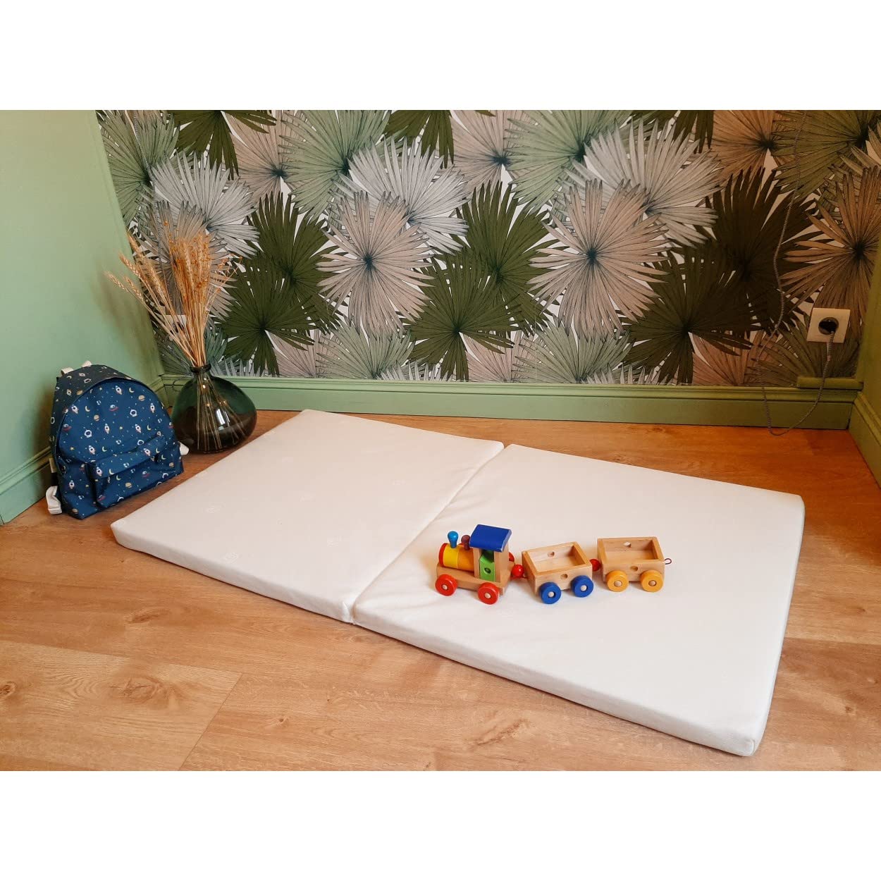TINÉO - Matelas de Voyage Bébé - Pliant 2 Parties - 60x120 cm - Épaisseur 4 cm - Idéal Couchage D'appoint - Déhoussable - Densité 900g/m3 - Fabriqué En France