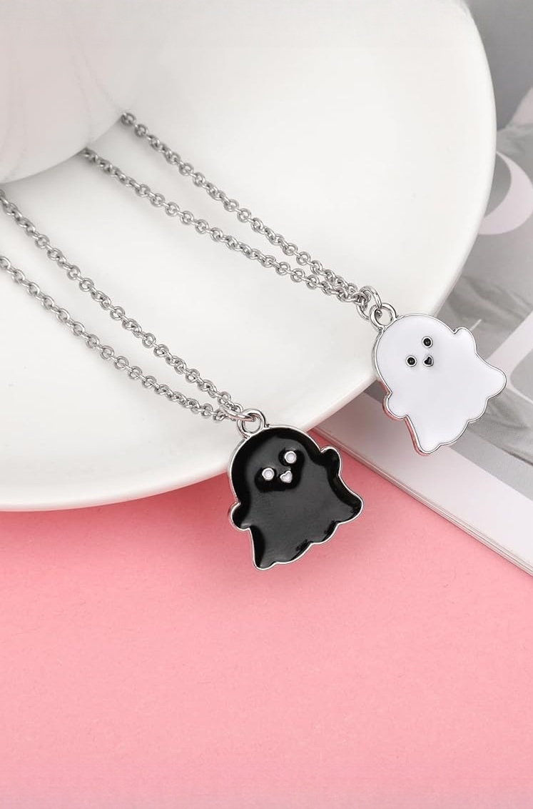 Friendship Necklace, Friendship Couple Necklaces Cartoon Ghost Necklace Black & White Magnetic Heart Charm Kawaii Little Ghost Charm Necklaces, Gifts for Best Friend Girl