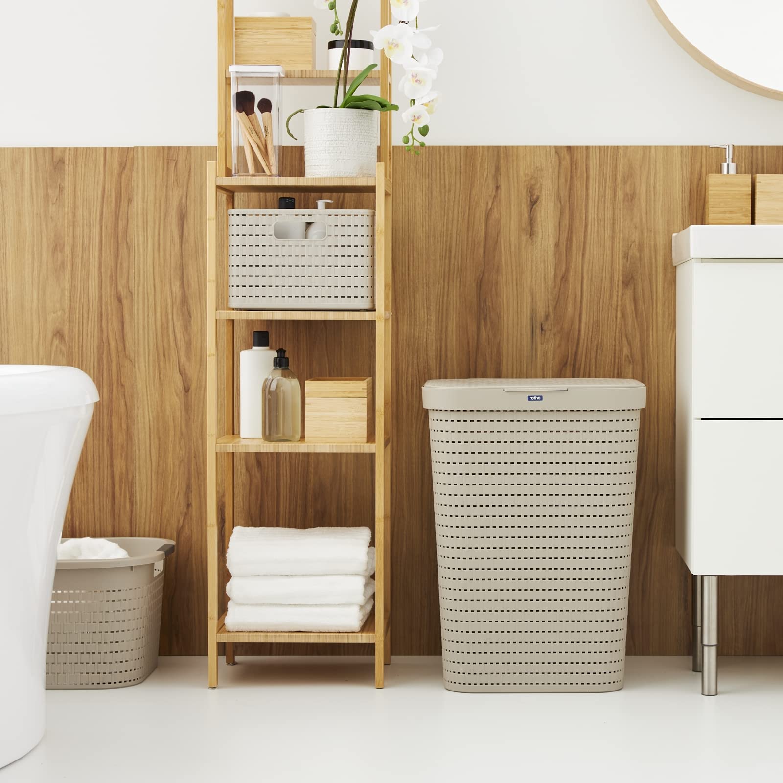 Rotho Country Cestino Lavanderia con Coperchio in Rattan, Plastica (PP) senza BPA, Beige (Cappuccino), 55 L, 42.0 x 32.2 x 57.7 cm
