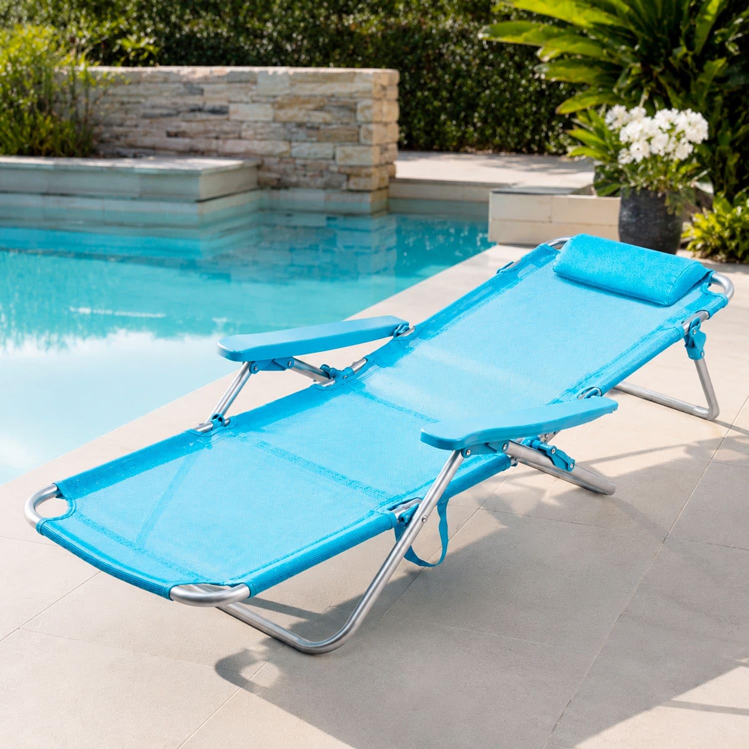 Arreditaly Spiaggina Relax Pieghevole Da Mare Con Telaio In Alluminio Seduta In Textilene Traspirante Poggiatesta Integrato E Braccioli Ergonomici Per Campeggio Outdoor 53 x 62 x 77 Cm Azzurro