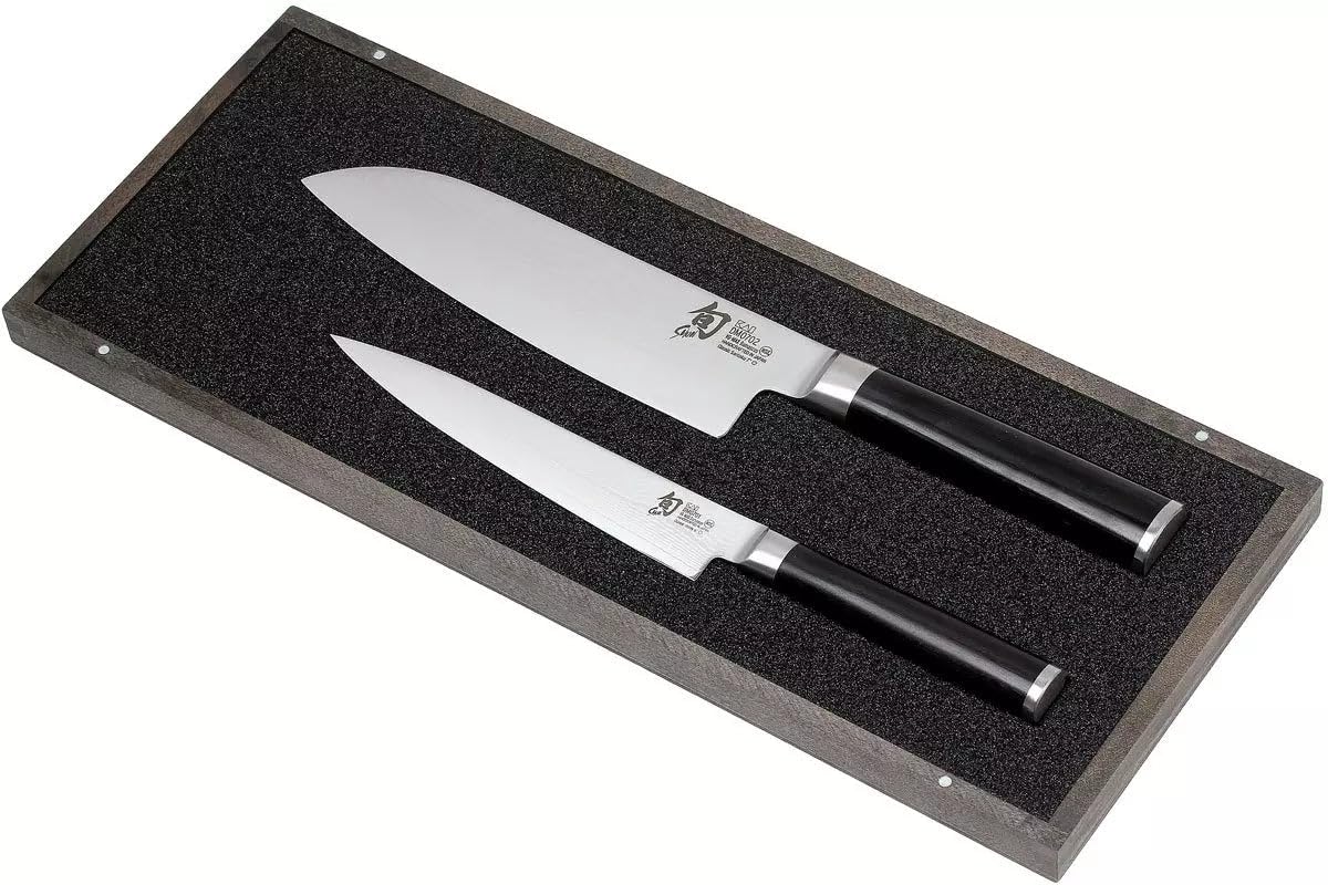 KAI Shun Classic japanisches Kochmesser 2er Set - Santoku 18 cm Klingenlänge + Allzweckmesser 15 cm Klingenlänge - Damastmesser 32 Lagen VG MAX Kern - 61 (±1) HRC - Pakkaholzgriff - Küchenmesser Set