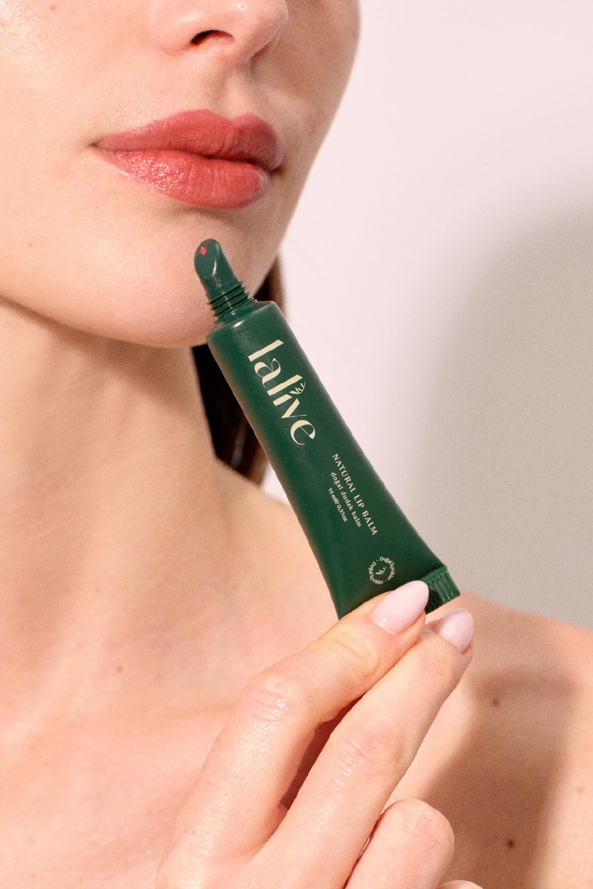 Lalive%100 Doğal, Organik Çilekli Parlatıcı Dudak Balmı 10 ml - Lip Balm
