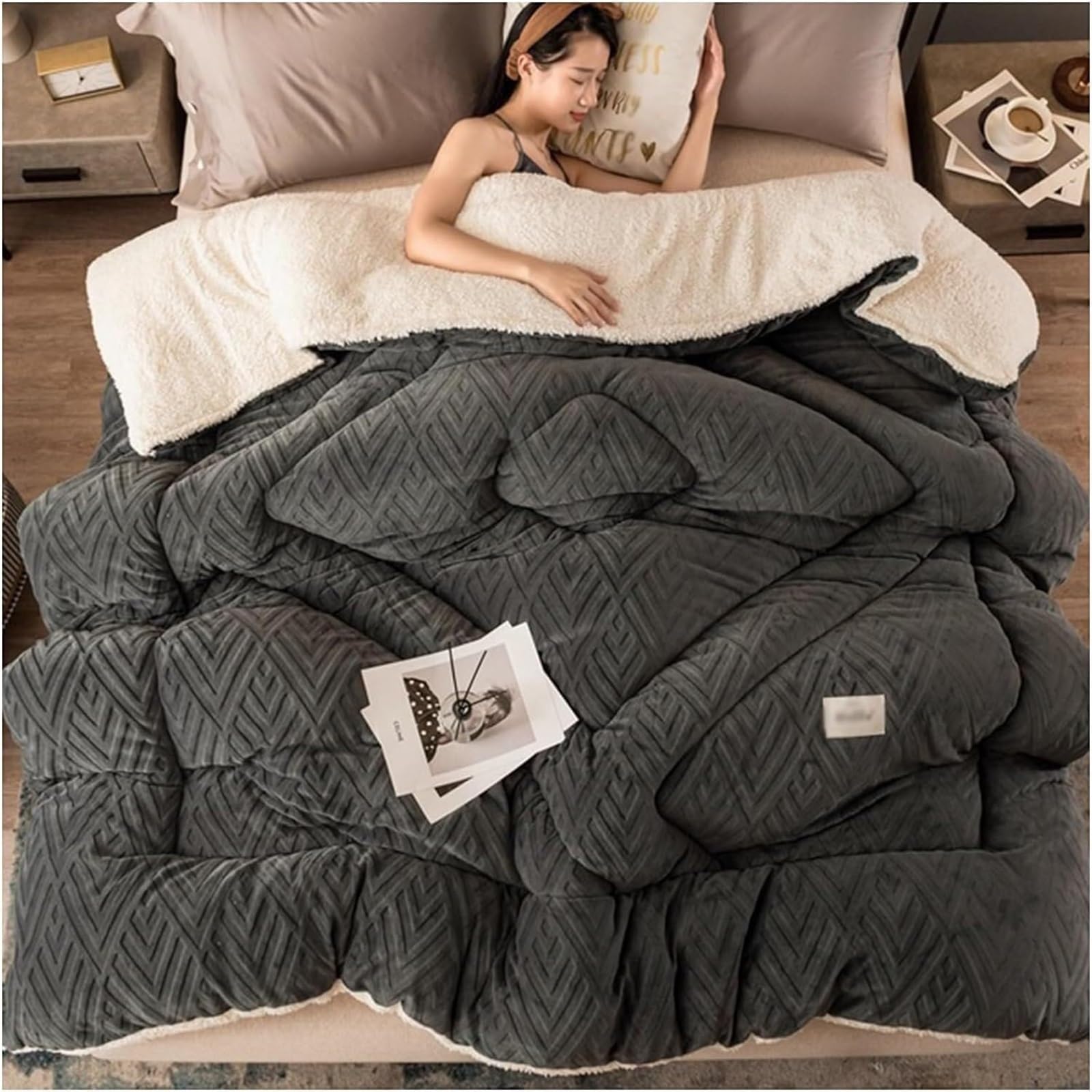 LLiuvcc Super Warm Thickened Winter Duvet Quilt,Double-Sided Velvet Quilt, Cashmere and Double Fabrics, Warm Gift(Color1,150X200cm(3.5kg))